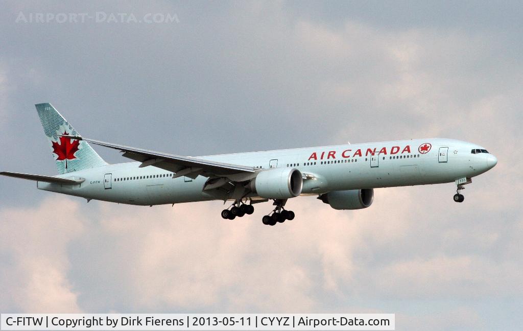 C-FITW, 2007 Boeing 777-333/ER C/N 35298, Approaching Toronto and on final.
