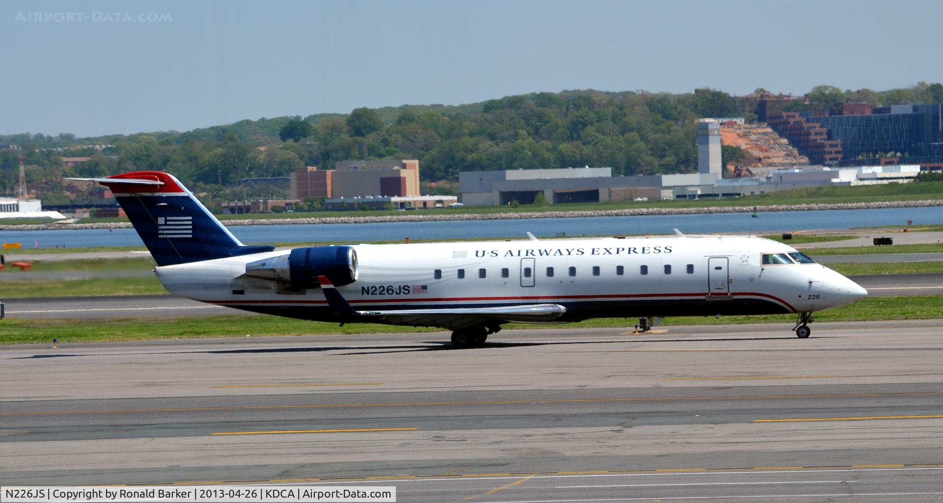 N226JS, 2004 Bombardier CRJ-200ER (CL-600-2B19) C/N 7895, Taxi DCA