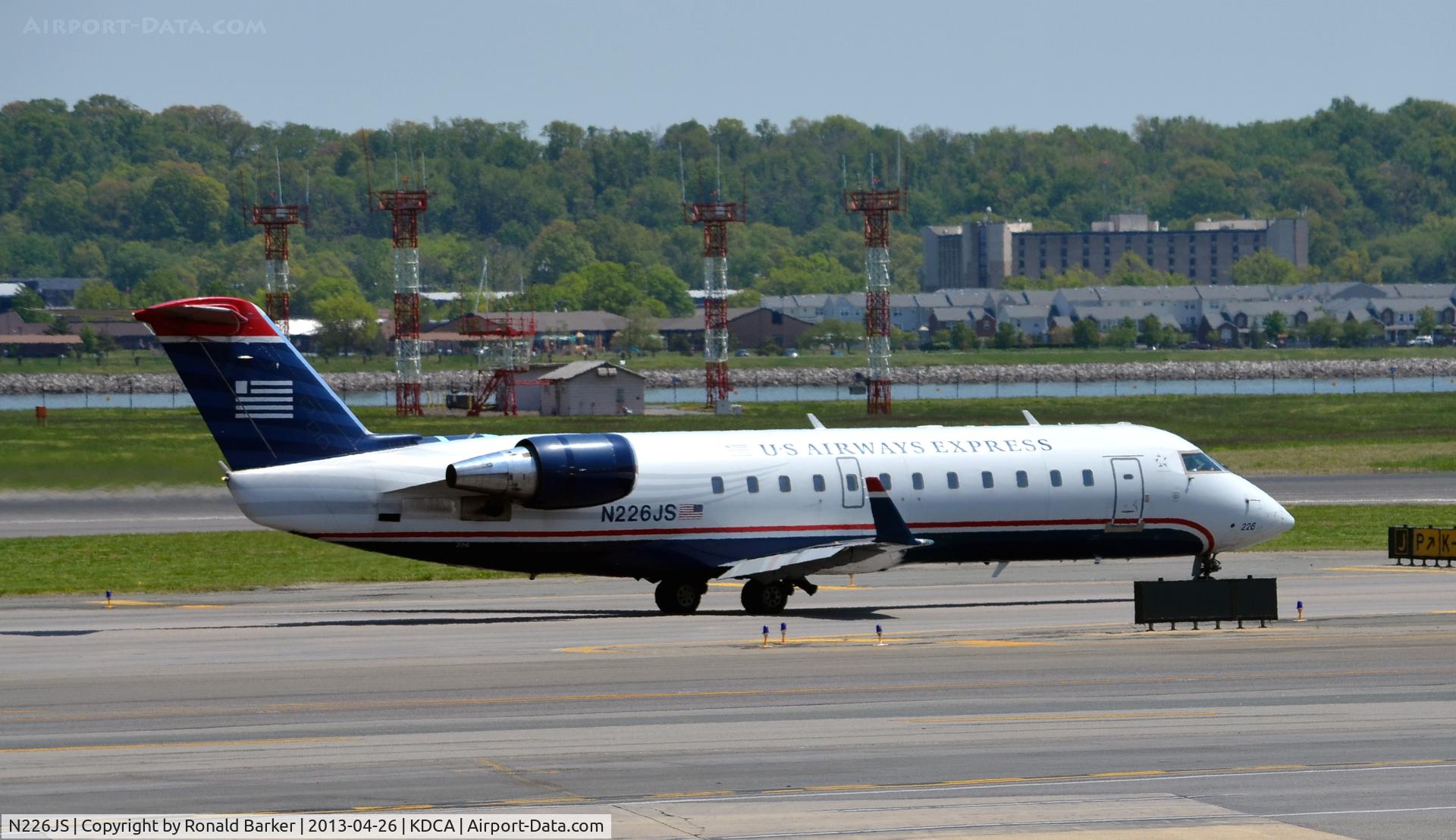 N226JS, 2004 Bombardier CRJ-200ER (CL-600-2B19) C/N 7895, Taxi DCA