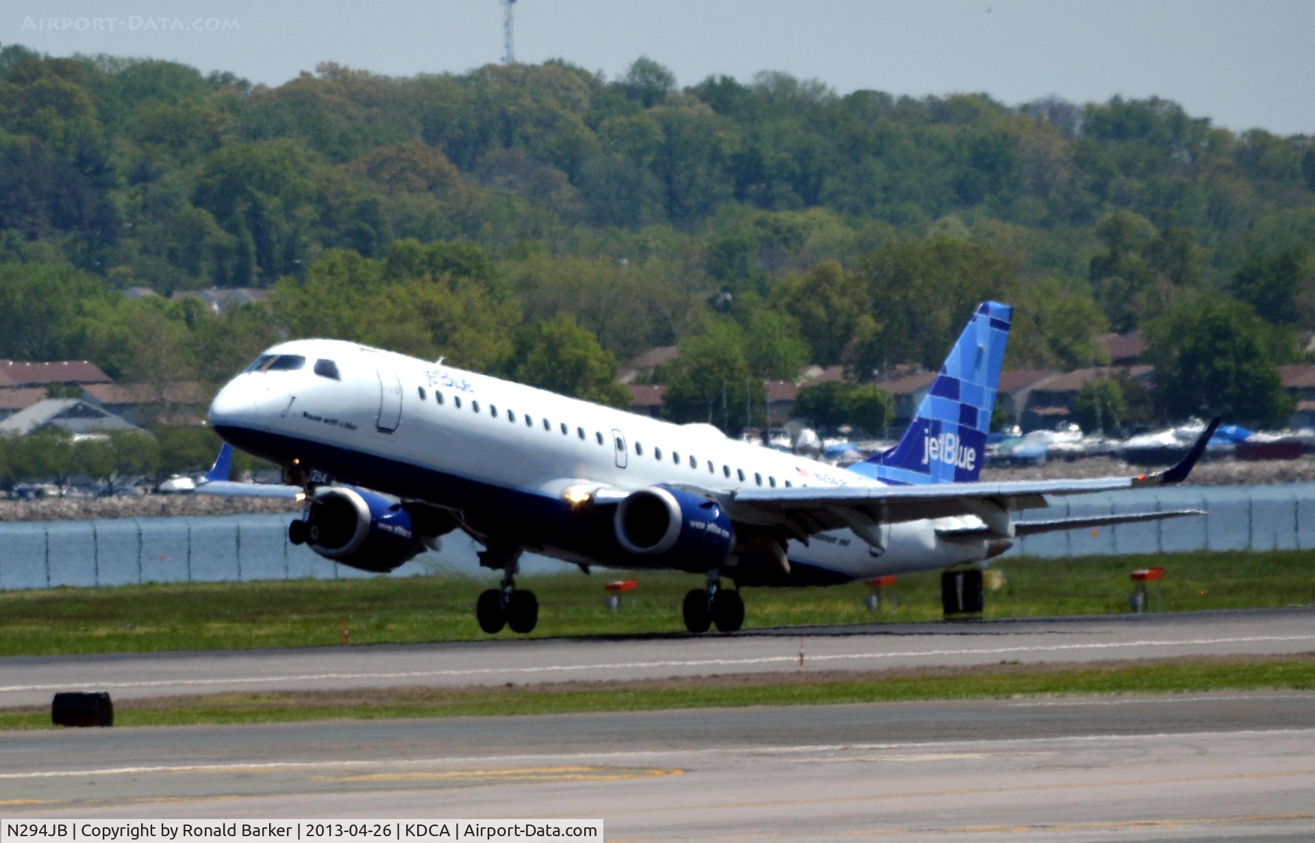 N294JB, 2008 Embraer ERJ-190-100 IGW 190AR C/N 19000185, Landing DCA  