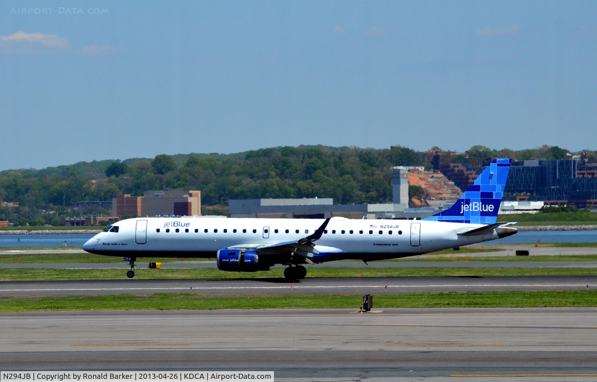 N294JB, 2008 Embraer ERJ-190-100 IGW 190AR C/N 19000185, Landing DCA