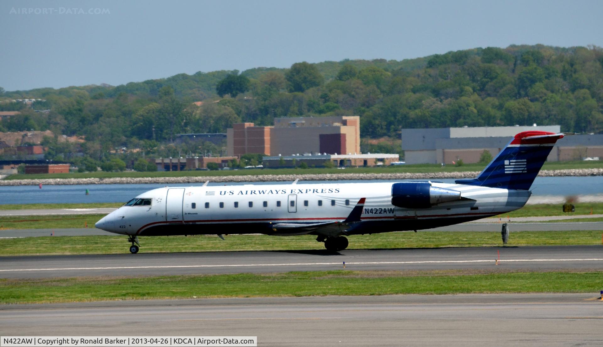 N422AW, 1999 Canadair CRJ-200ER (CL-600-2B19) C/N 7341, Takeoff DCA