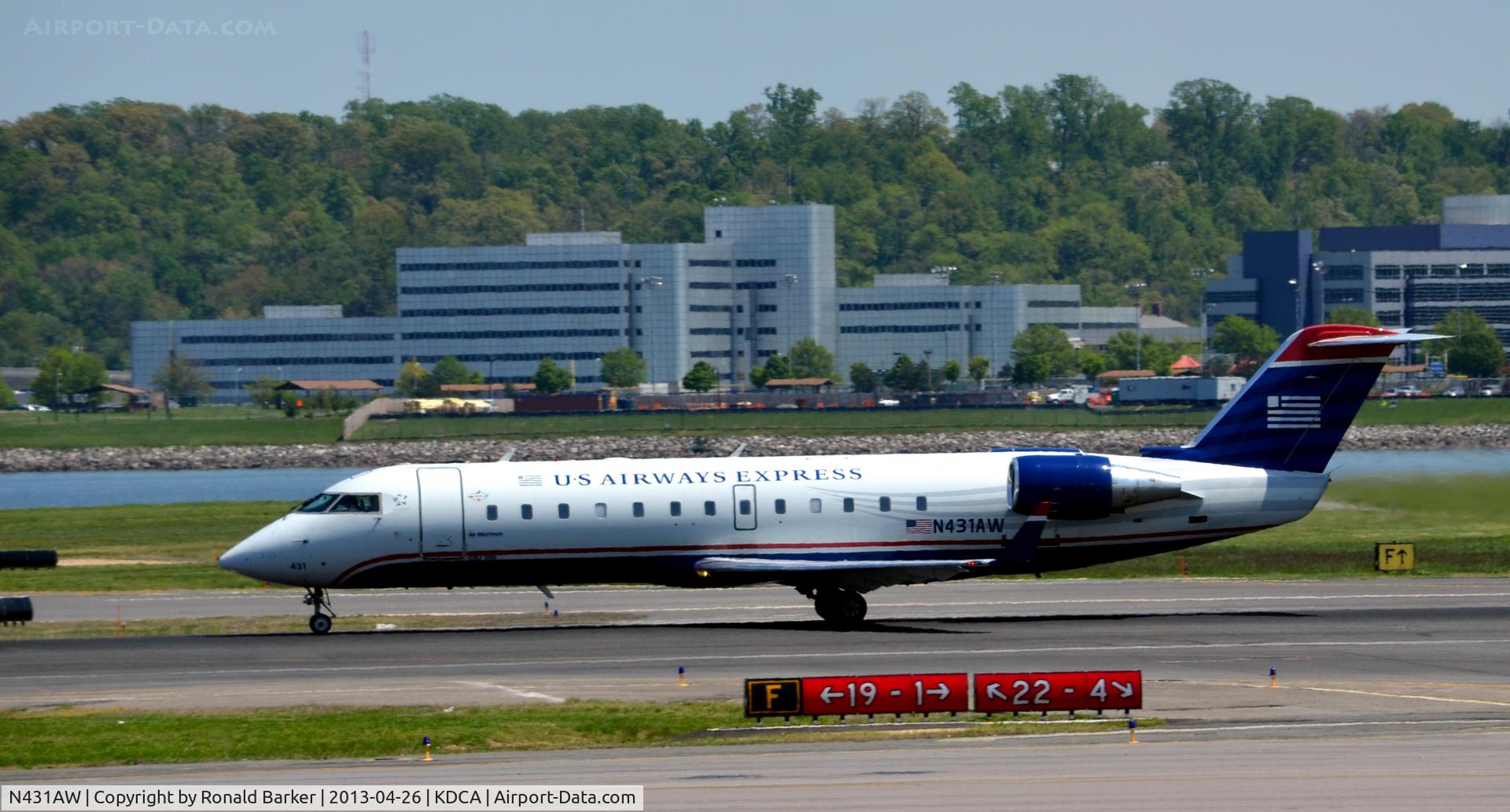 N431AW, 1998 Bombardier CRJ-200ER (CL-600-2B19) C/N 7256, Takeoff DCA