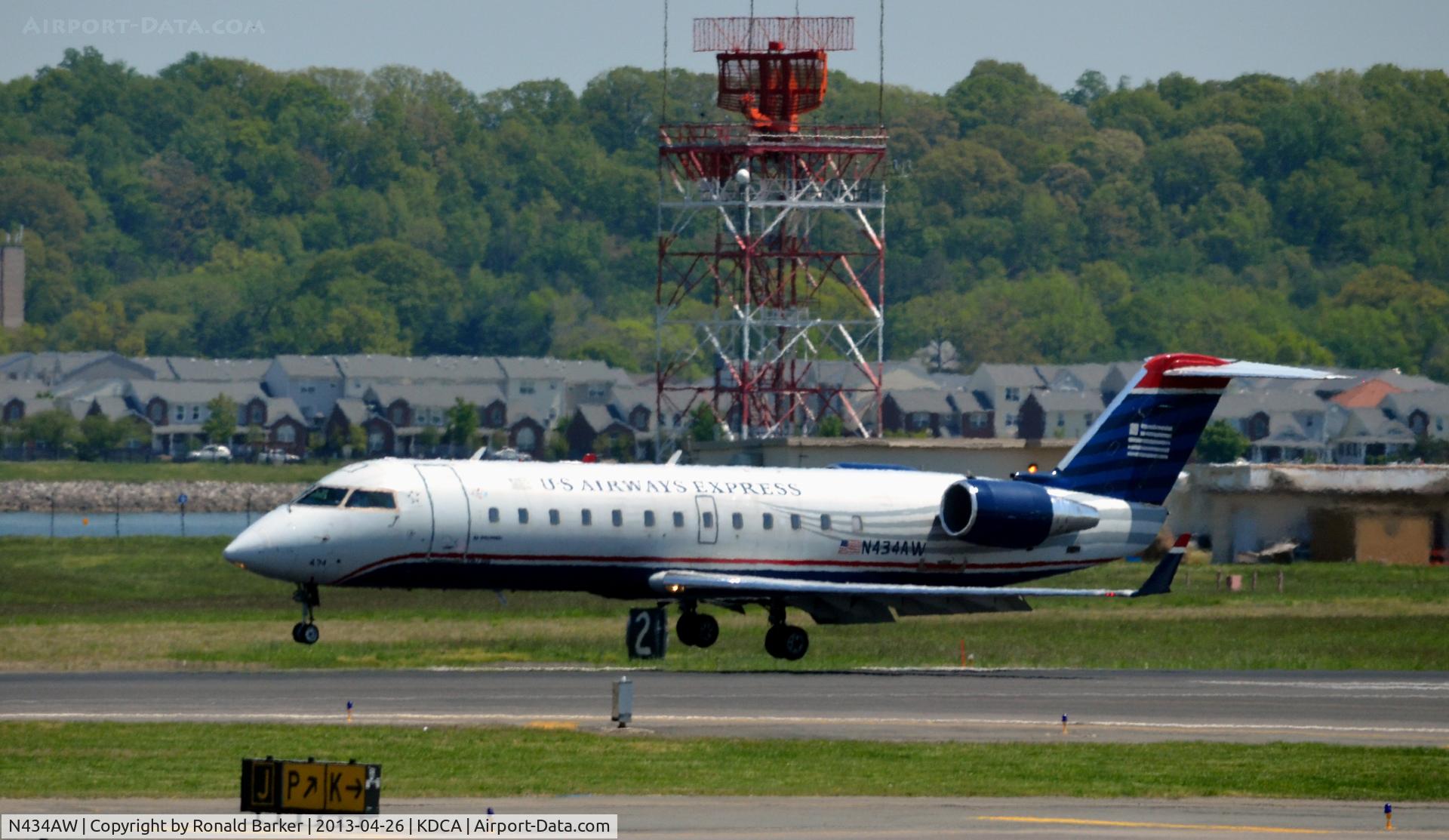N434AW, 1999 Bombardier CRJ-200ER (CL-600-2B19) C/N 7322, Approach DCA