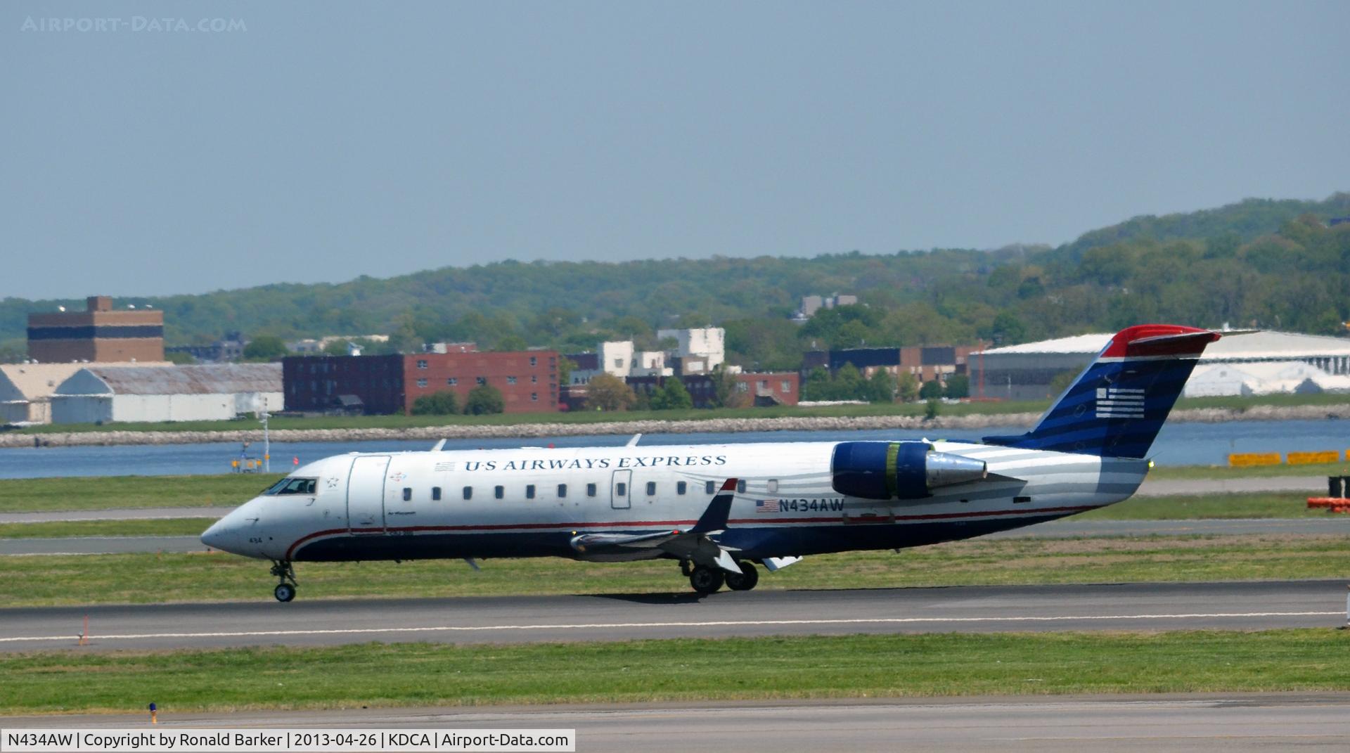N434AW, 1999 Bombardier CRJ-200ER (CL-600-2B19) C/N 7322, Landing DCA