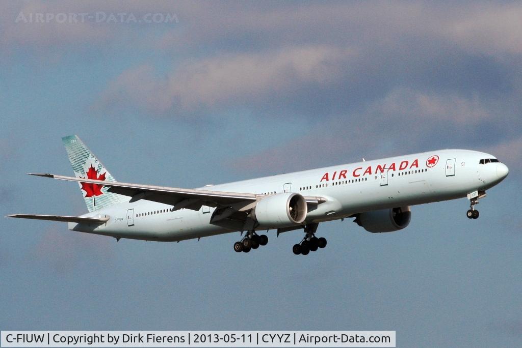 C-FIUW, 2008 Boeing 777-333/ER C/N 35249, Approaching Toronto at Dust.