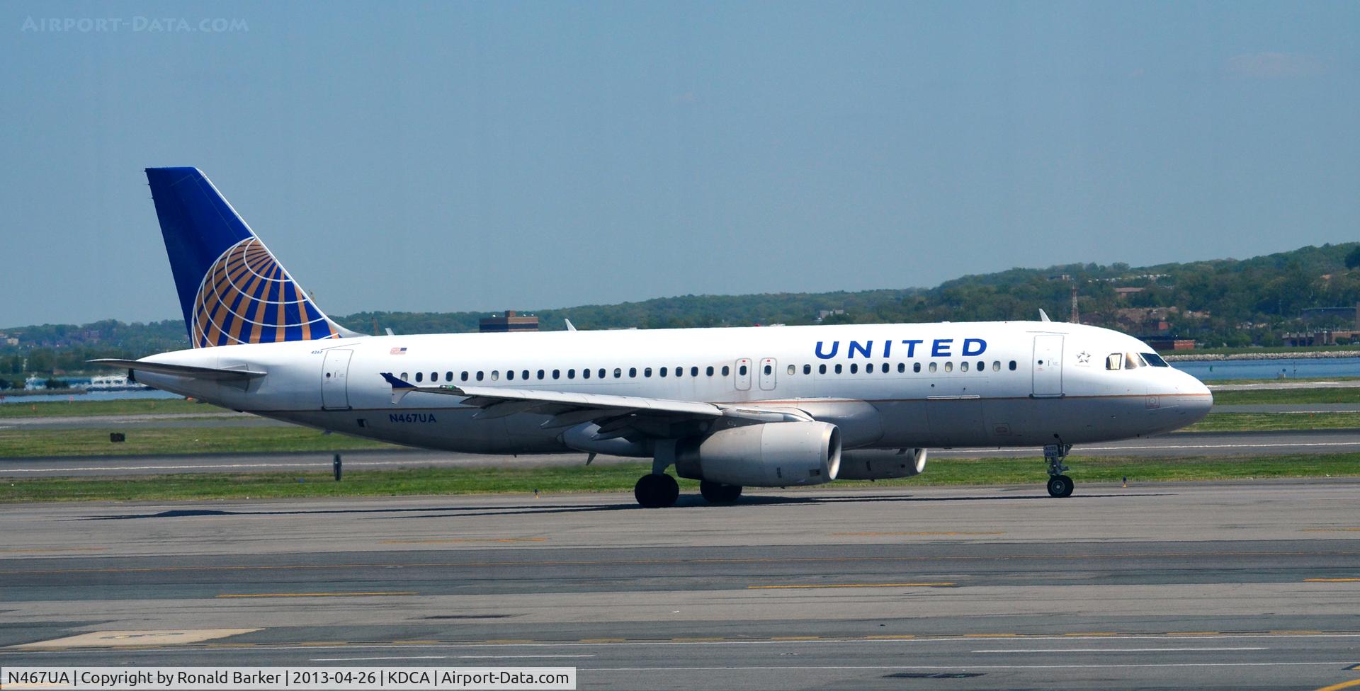 N467UA, 2000 Airbus A320-232 C/N 1359, Taxi DCA