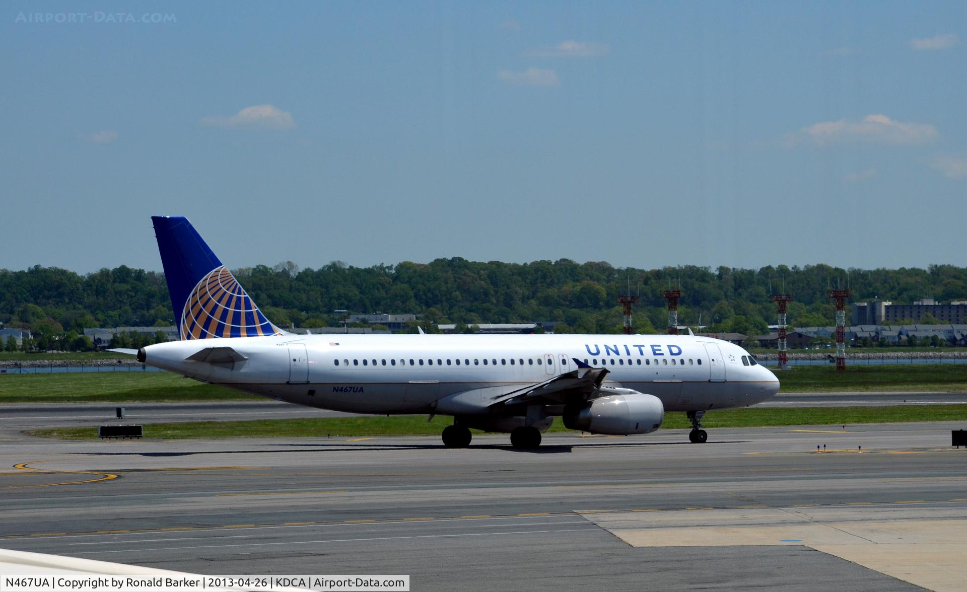 N467UA, 2000 Airbus A320-232 C/N 1359, Taxi DCA