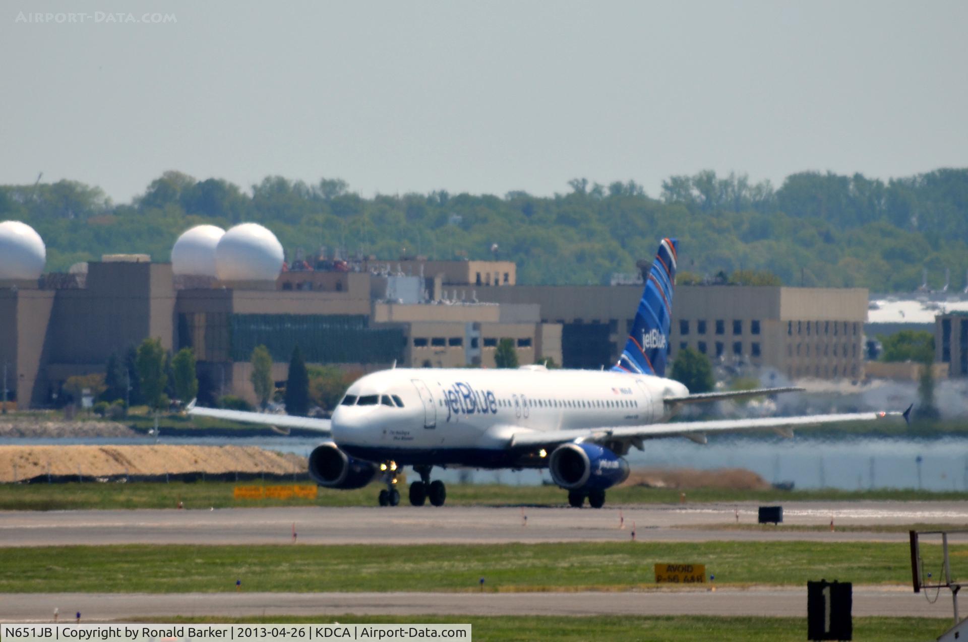 N651JB, 2007 Airbus A320-232 C/N 2992, Takeoff DCA