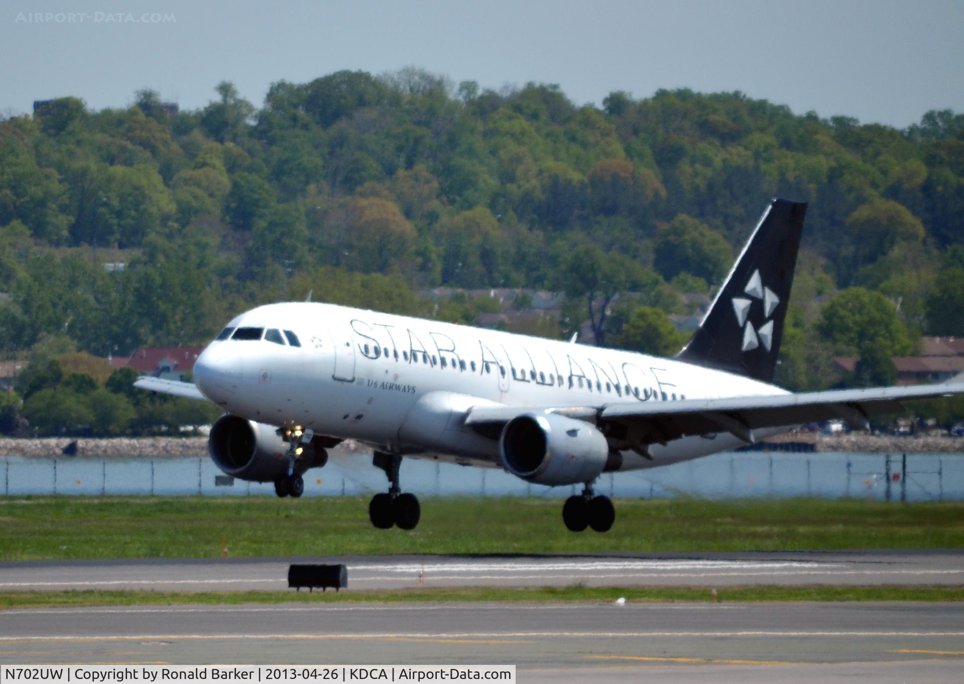 N702UW, 1998 Airbus A319-112 C/N 0896, Landing DCA