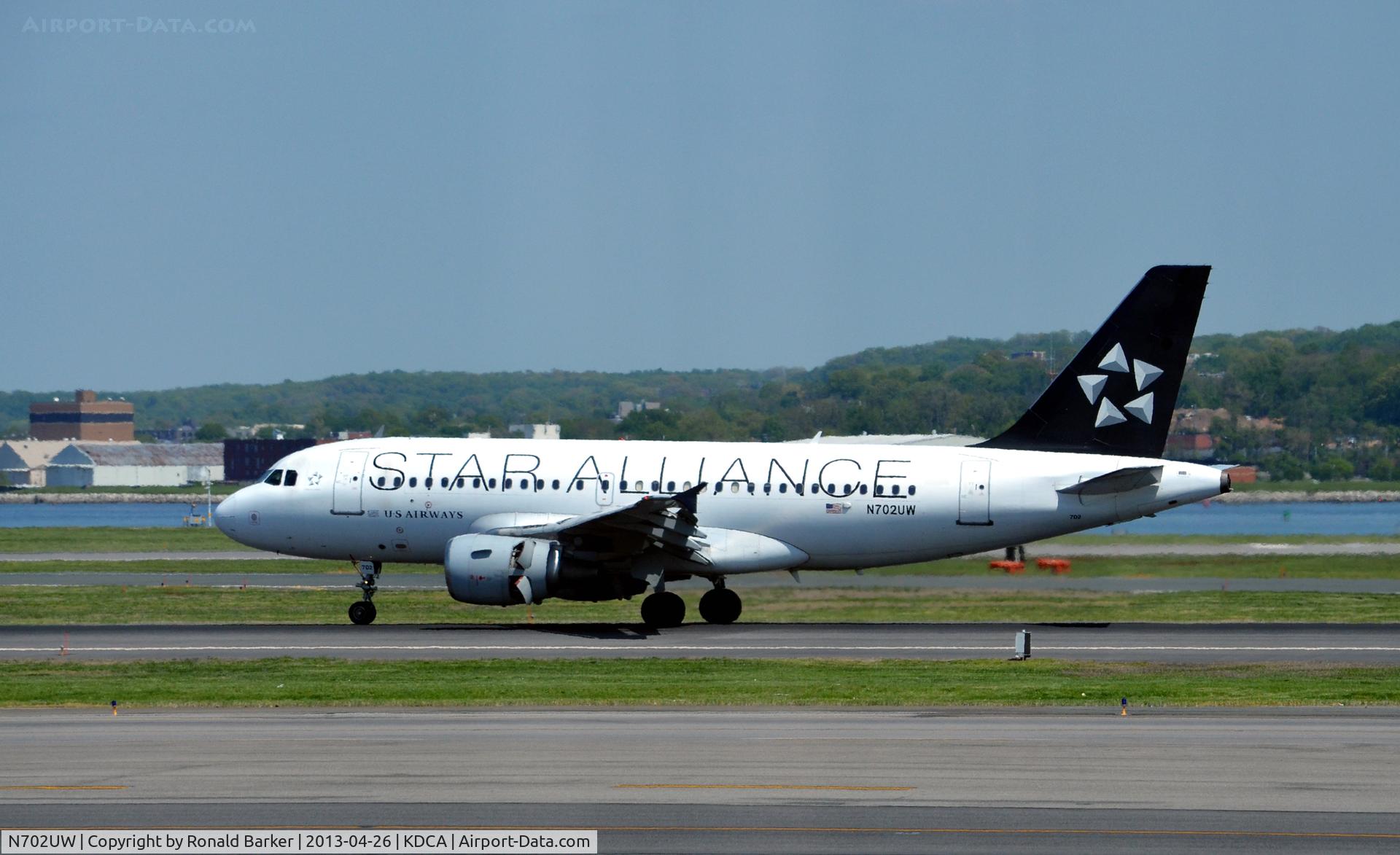 N702UW, 1998 Airbus A319-112 C/N 0896, Landing DCA