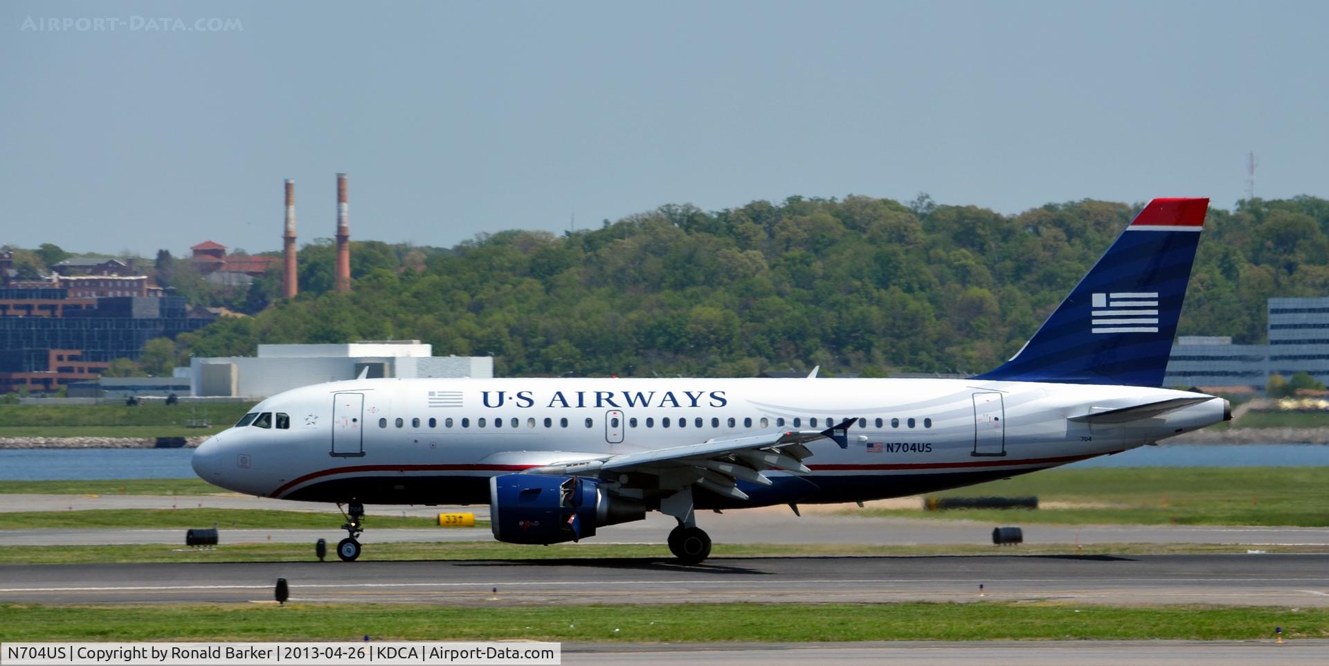 N704US, 1998 Airbus A319-112 C/N 0922, Landing roll