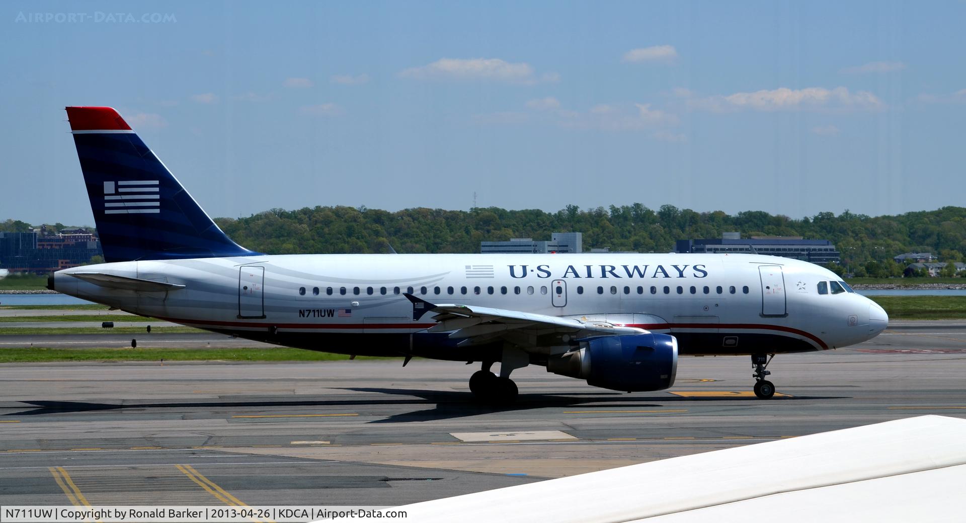 N711UW, 1999 Airbus A319-112 C/N 1033, Taxi DCA