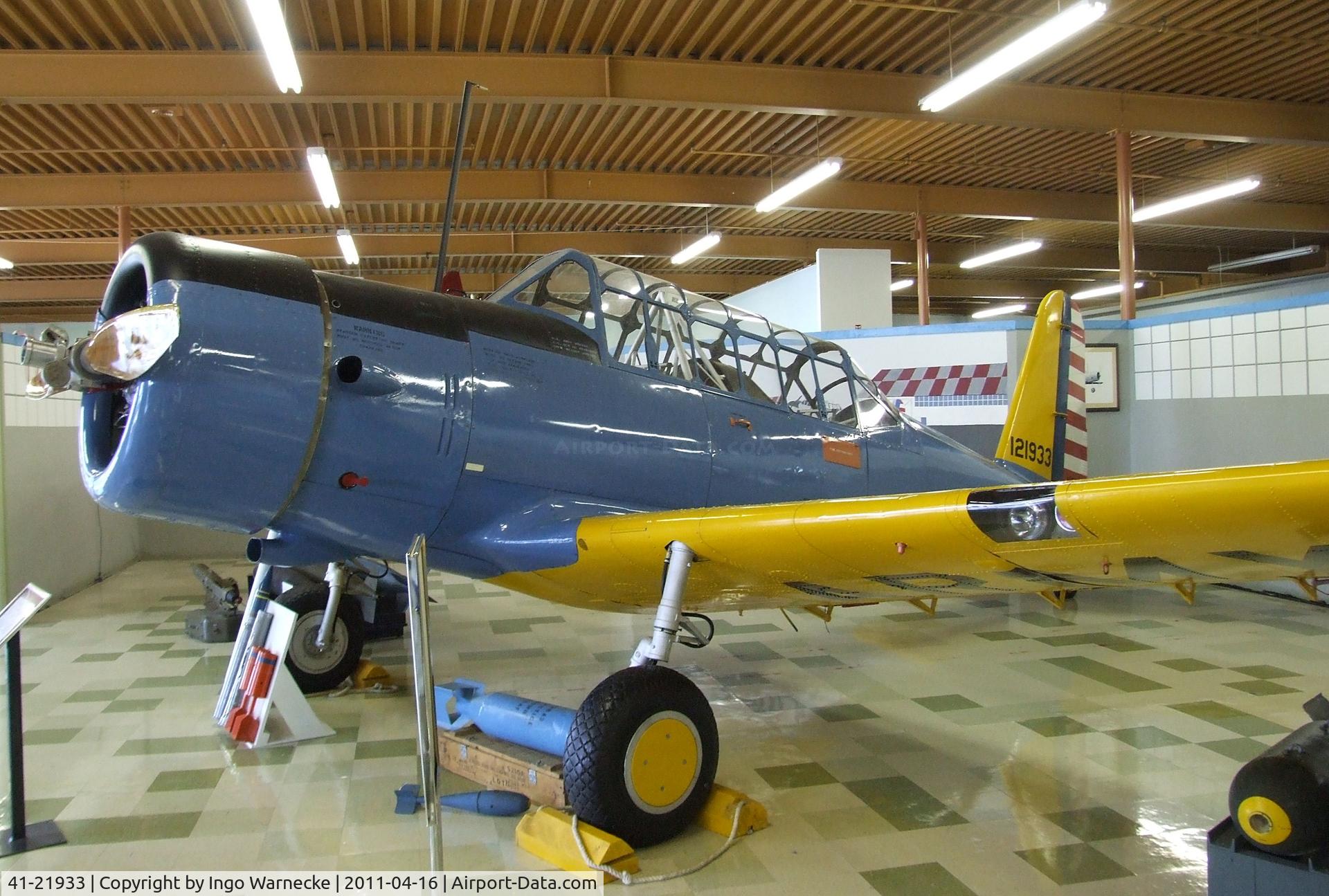 41-21933, Vultee BT-13 Valiant C/N 74-5772, Vultee BT-13 Valiant at the Travis Air Museum, Travis AFB Fairfield CA
