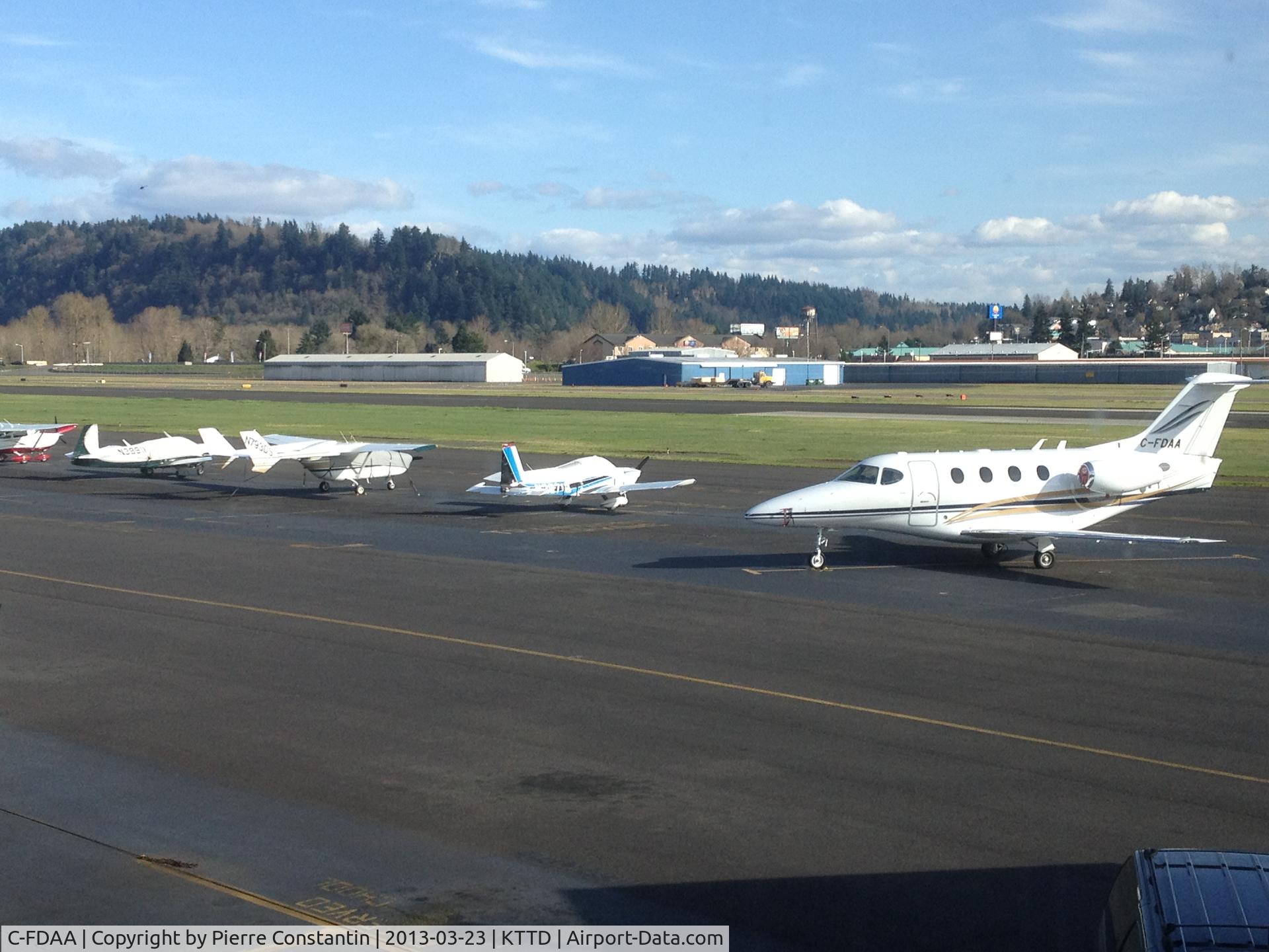 C-FDAA, 2003 Beech 390 Premier 1 C/N RB-58, Sunny day in Troutdale, feather in the hat!