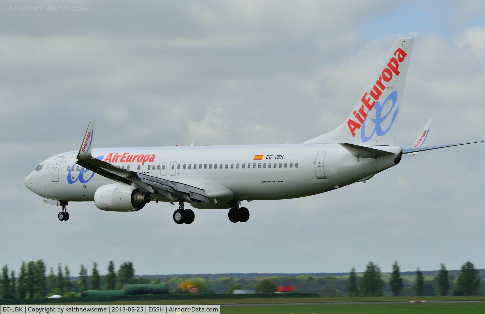 EC-JBK, 2004 Boeing 737-85P C/N 33973, Arriving in mixed weather !