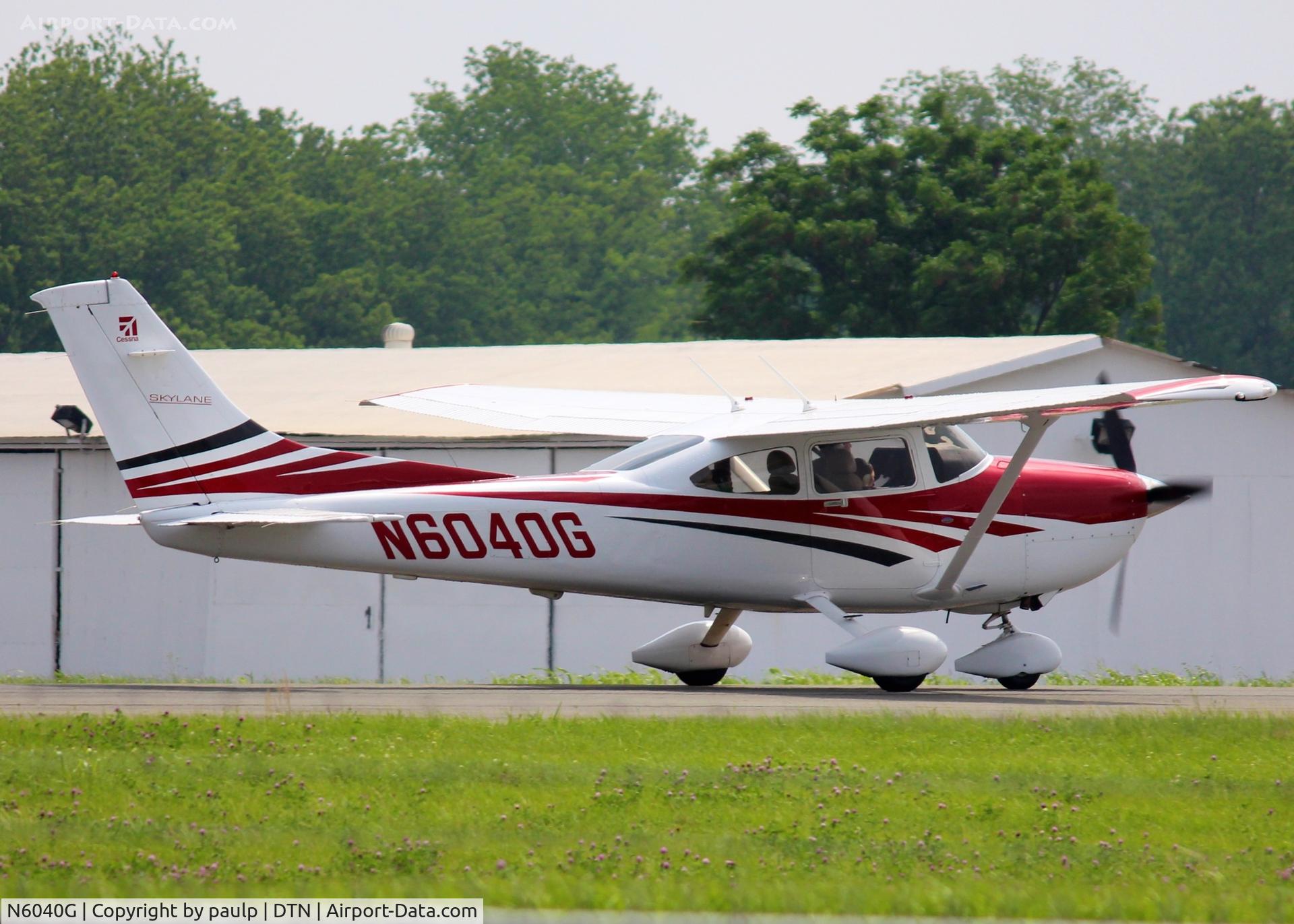 N6040G, 2006 Cessna 182T Skylane C/N 18281836, At Downtown Shreveport.