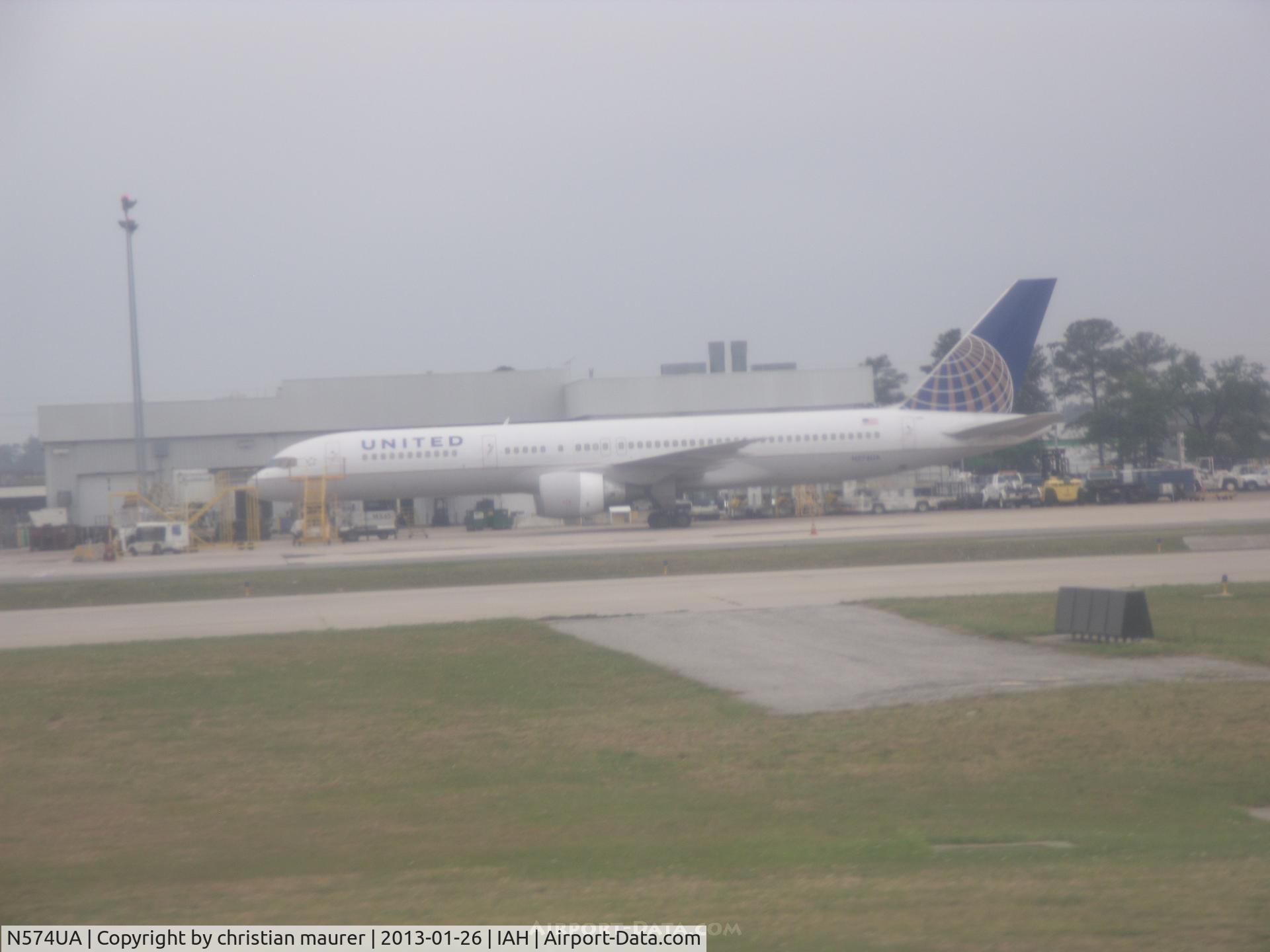 N574UA, 1992 Boeing 757-222 C/N 26686, UNITED 757-222