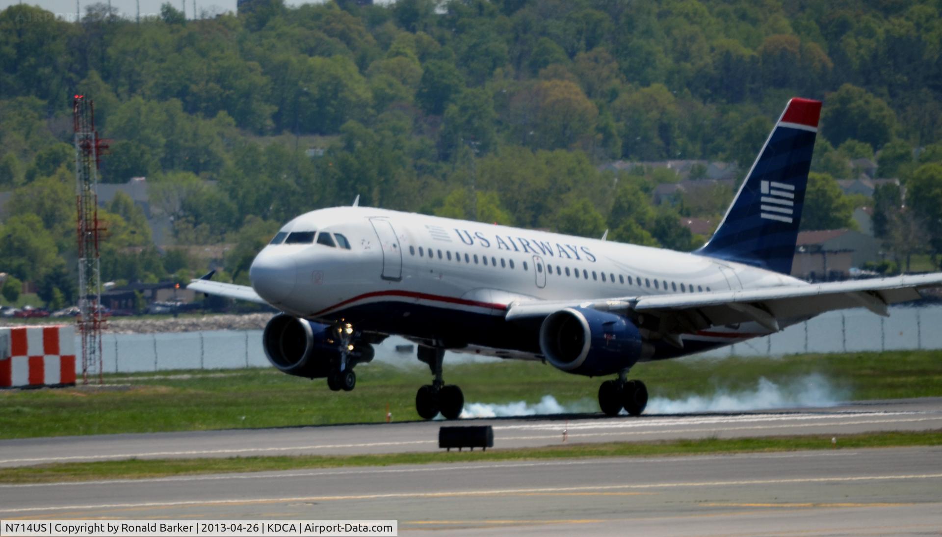 N714US, 1999 Airbus A319-112 C/N 1046, Landing DCA