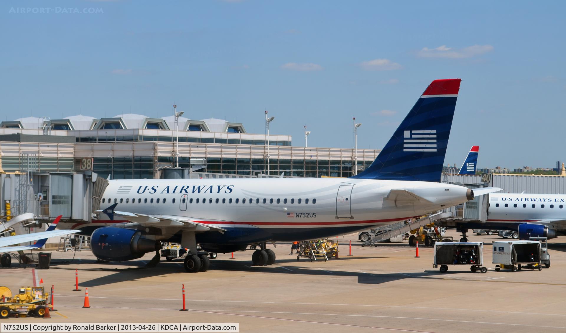 N752US, 2000 Airbus A319-112 C/N 1319, DCA VA