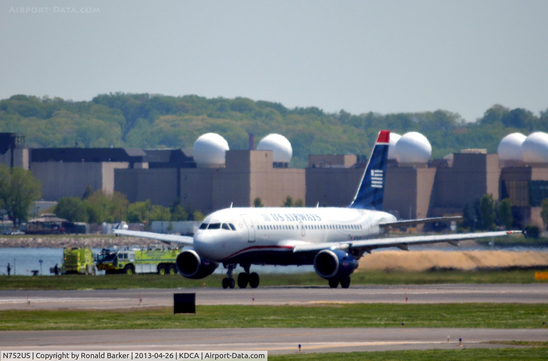 N752US, 2000 Airbus A319-112 C/N 1319, Takeoff DCA