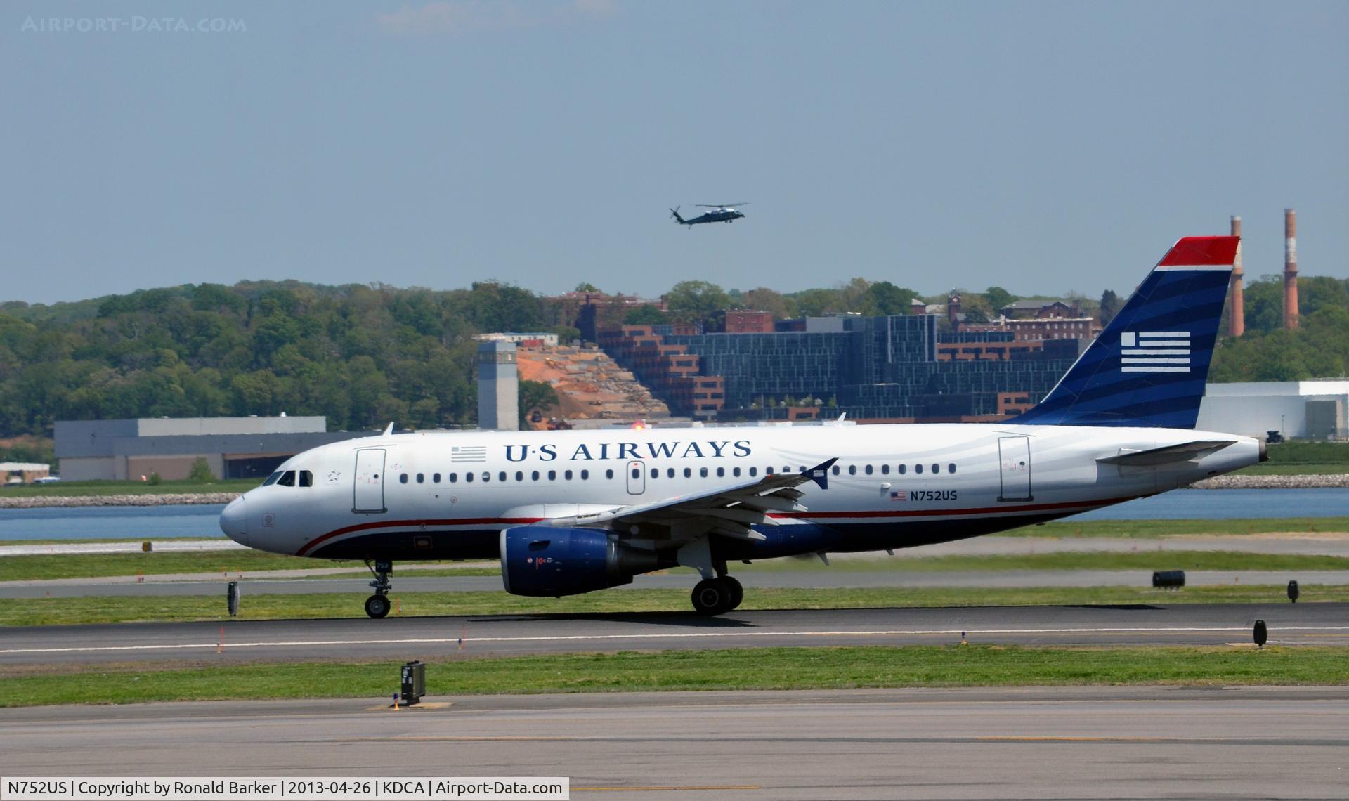 N752US, 2000 Airbus A319-112 C/N 1319, Takeoff roll DCA