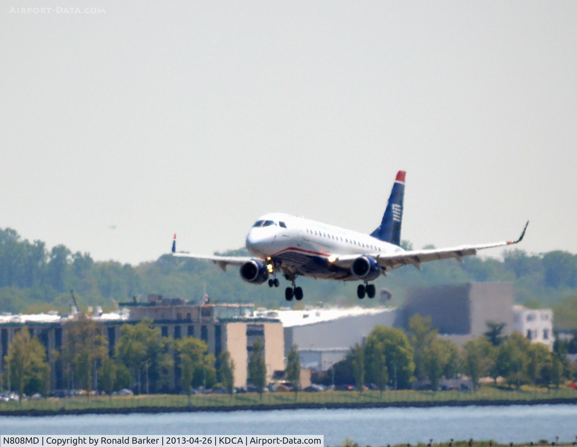 N808MD, 2004 Embraer 170SU (ERJ-170-100SU) C/N 17000021, Approach to DCA
