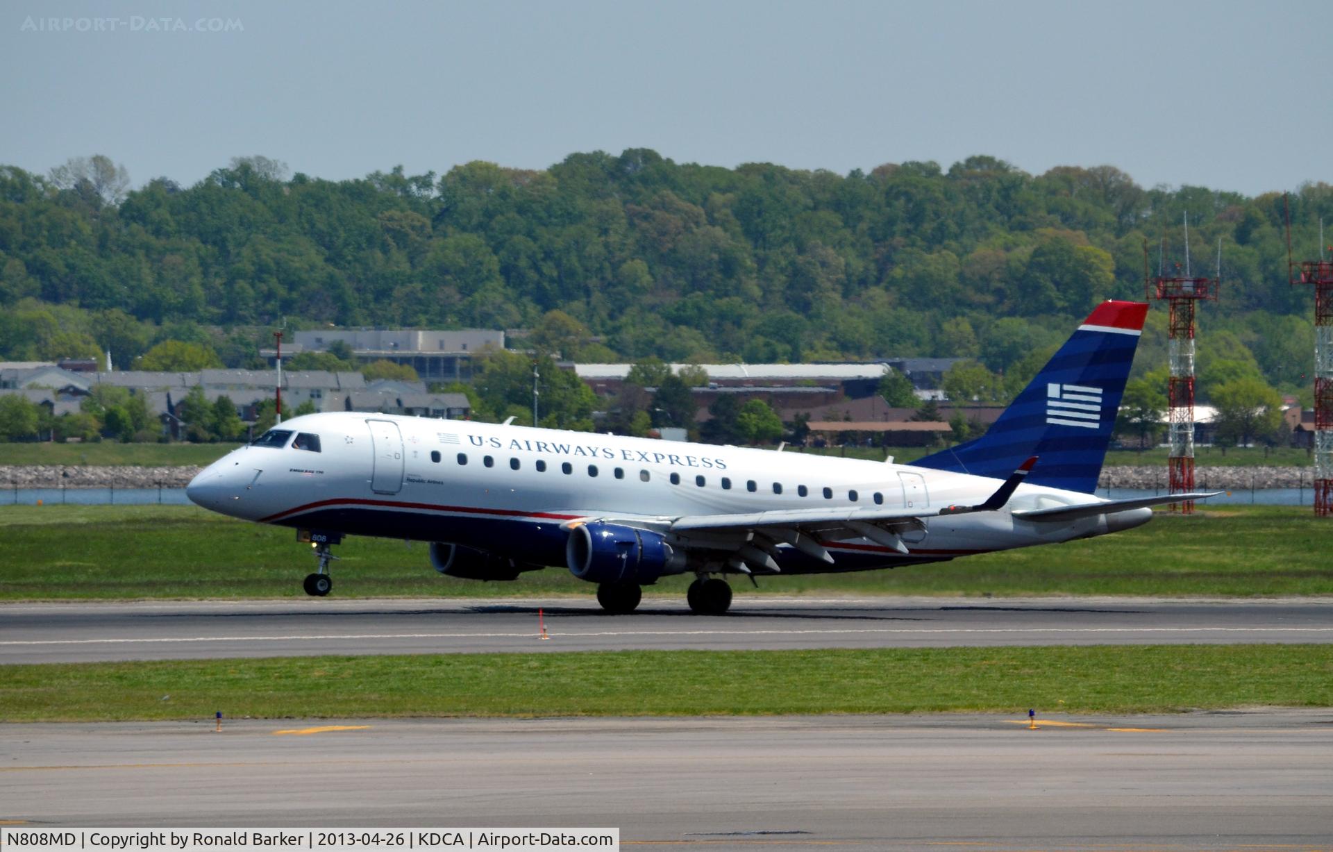 N808MD, 2004 Embraer 170SU (ERJ-170-100SU) C/N 17000021, Landing 