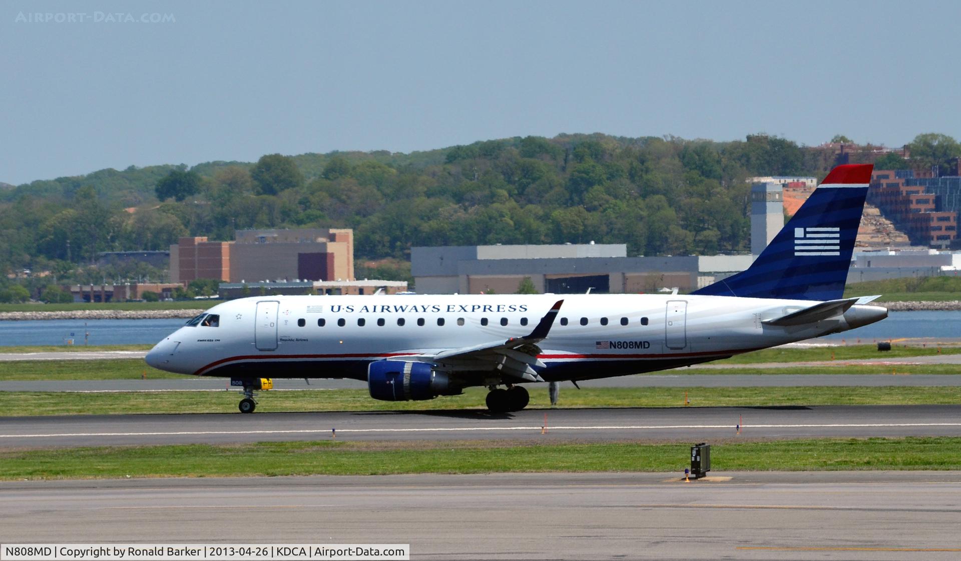 N808MD, 2004 Embraer 170SU (ERJ-170-100SU) C/N 17000021, Landing rollout