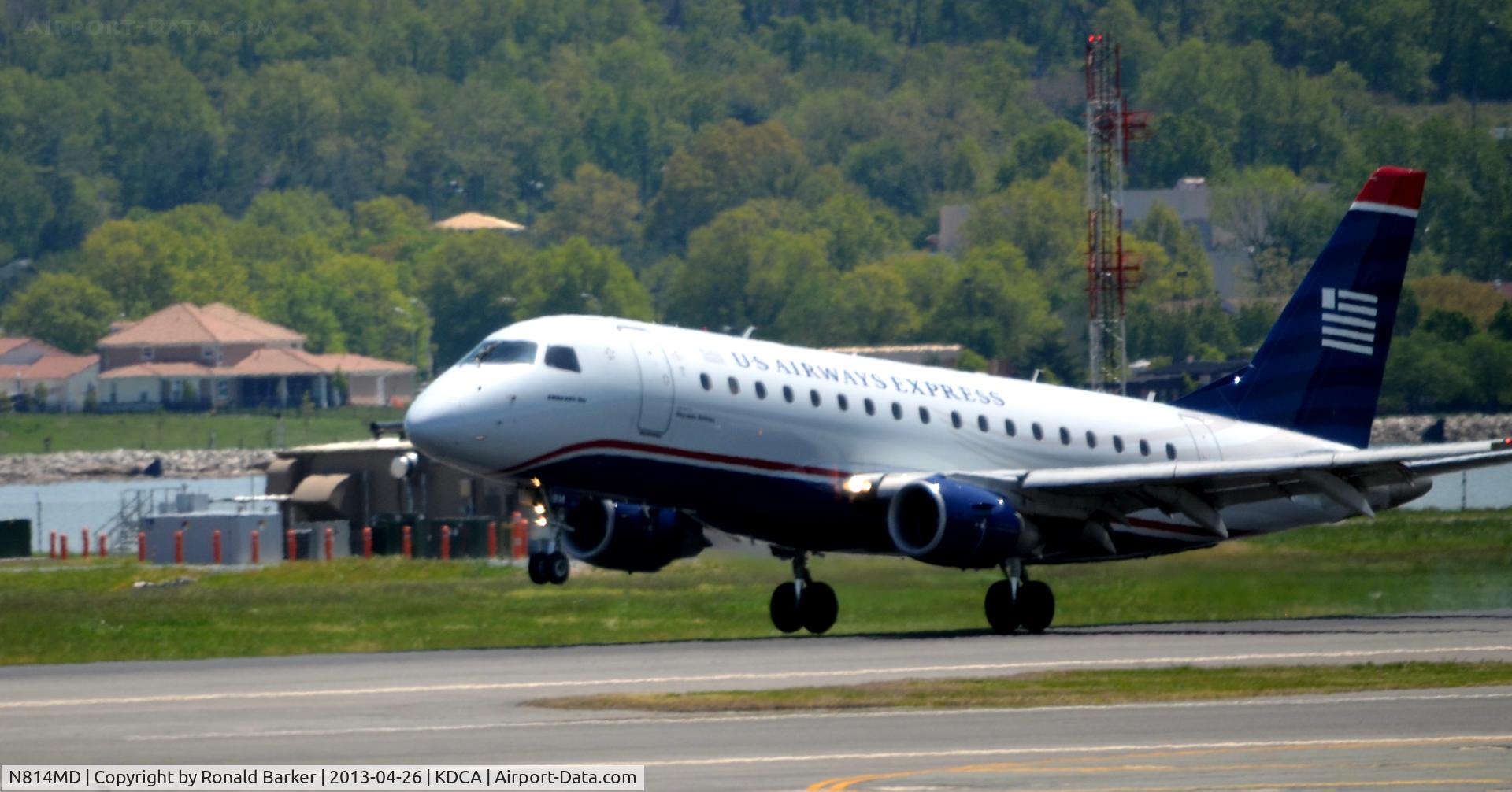 N814MD, 2004 Embraer 170SU (ERJ-170-100SU) C/N 17000033, Landing DCA