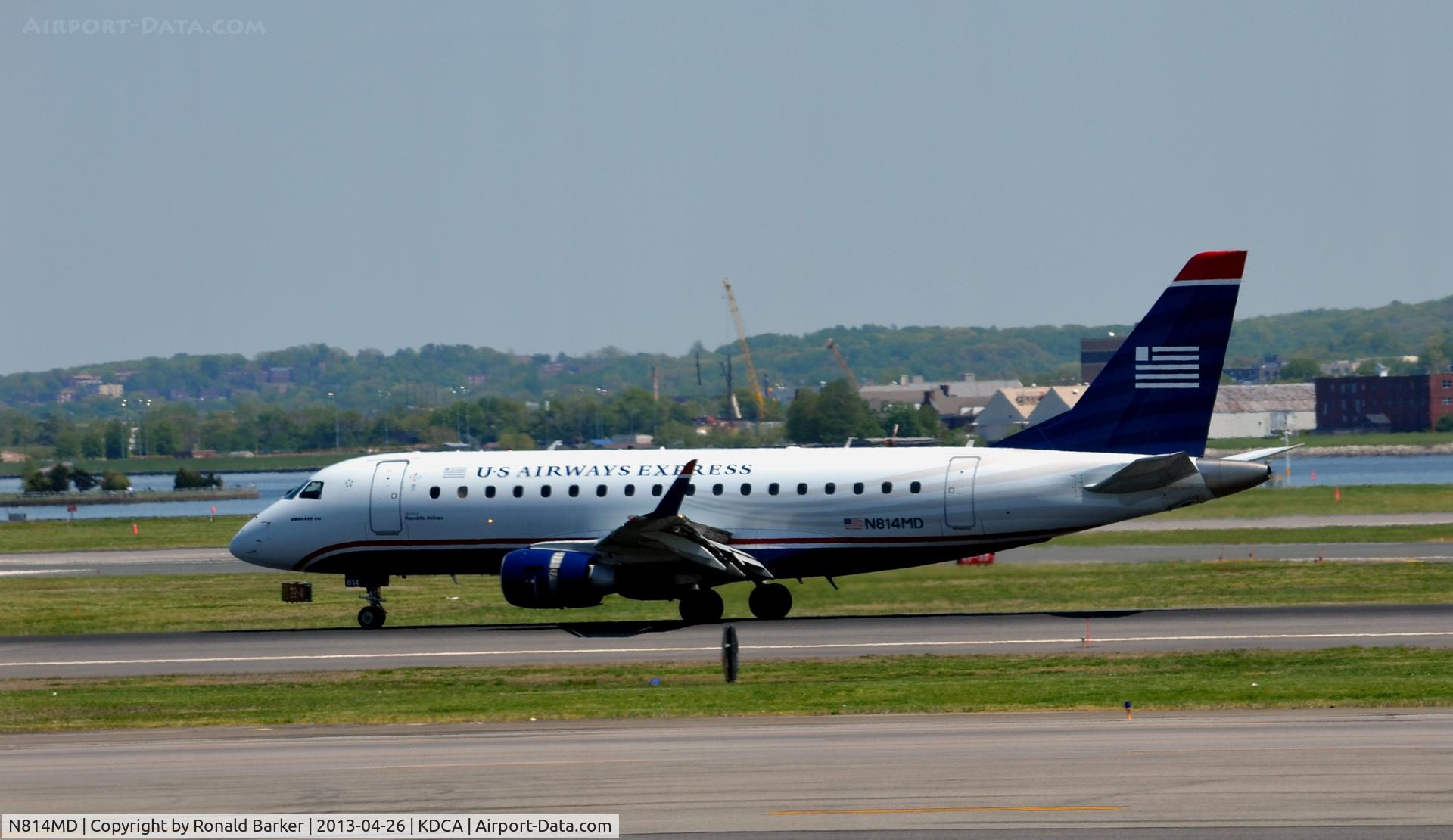 N814MD, 2004 Embraer 170SU (ERJ-170-100SU) C/N 17000033, Landing rollout