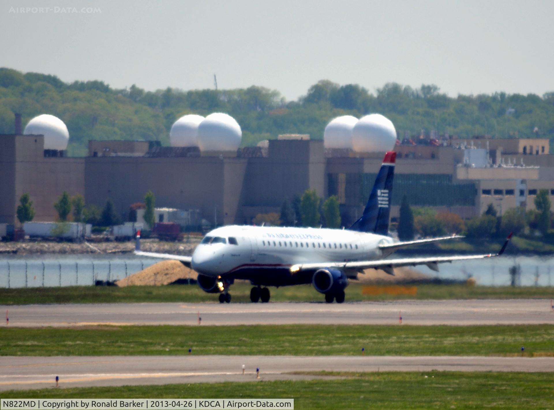 N822MD, 2004 Embraer 170SU (ERJ-170-100SU) C/N 17000043, Takeoff DCA