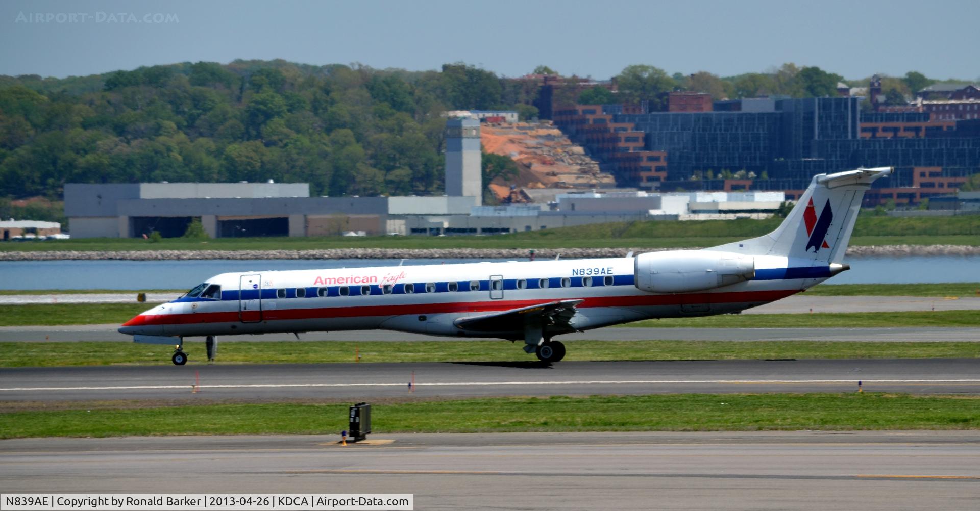 N839AE, 2002 Embraer ERJ-140LR (EMB-135KL) C/N 145653, Landing DCA