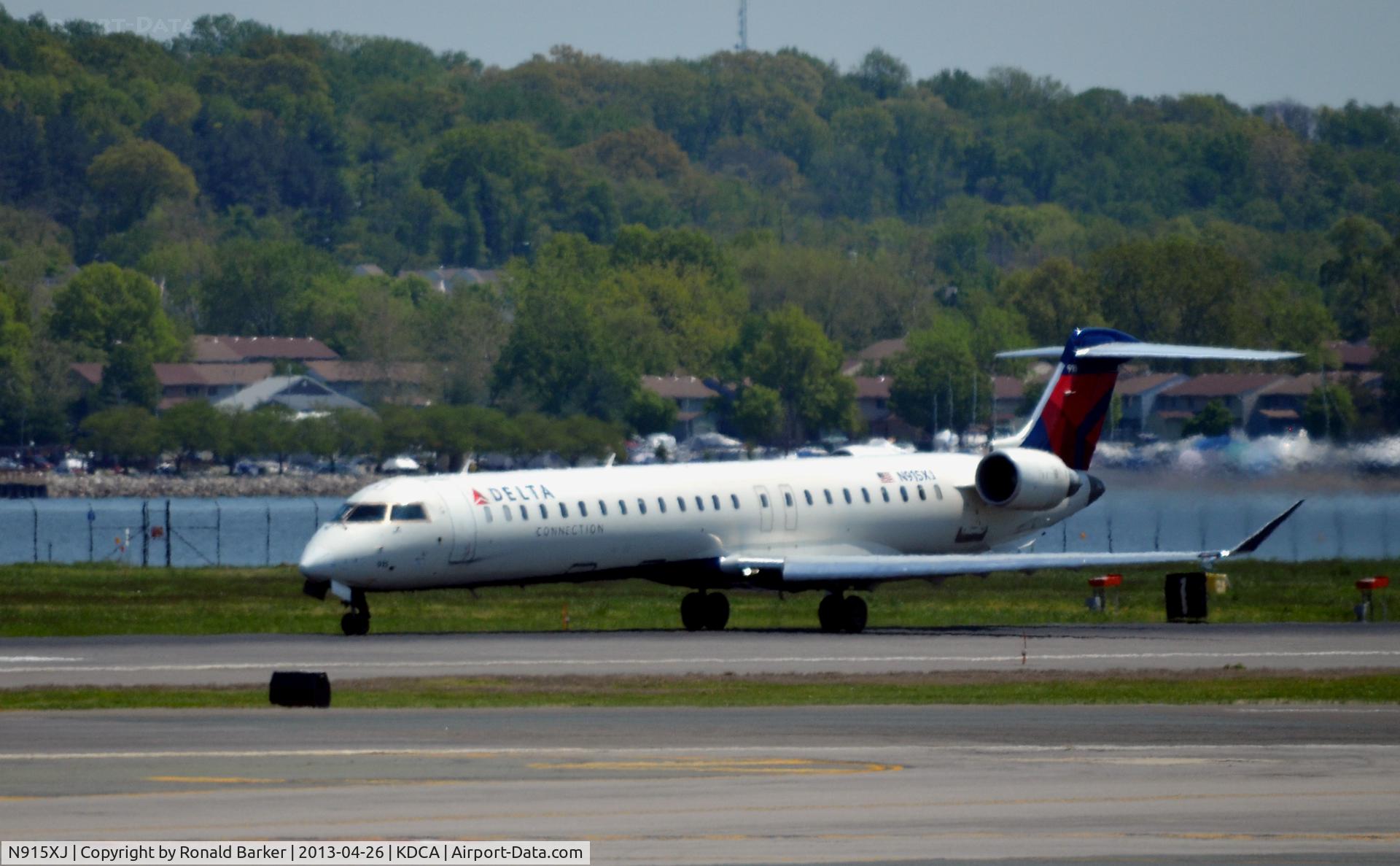 N915XJ, 2007 Bombardier CRJ-900ER (CL-600-2D24) C/N 15150, Takeoff DCA
