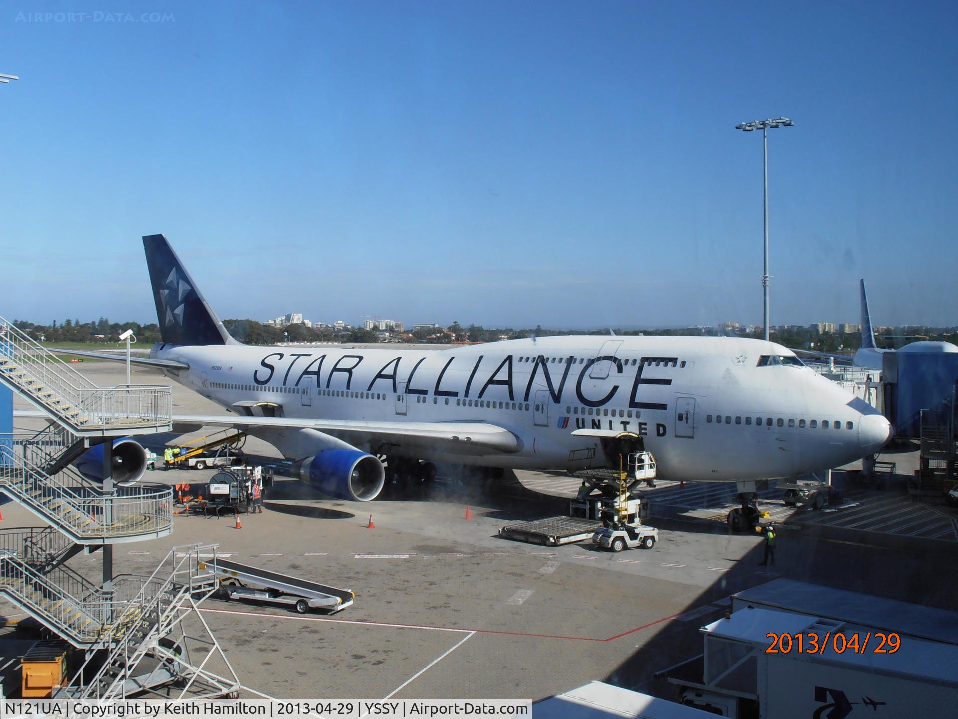 N121UA, 1999 Boeing 747-422 C/N 29167, Ready for boarding at Sydney bound for Los Angeles