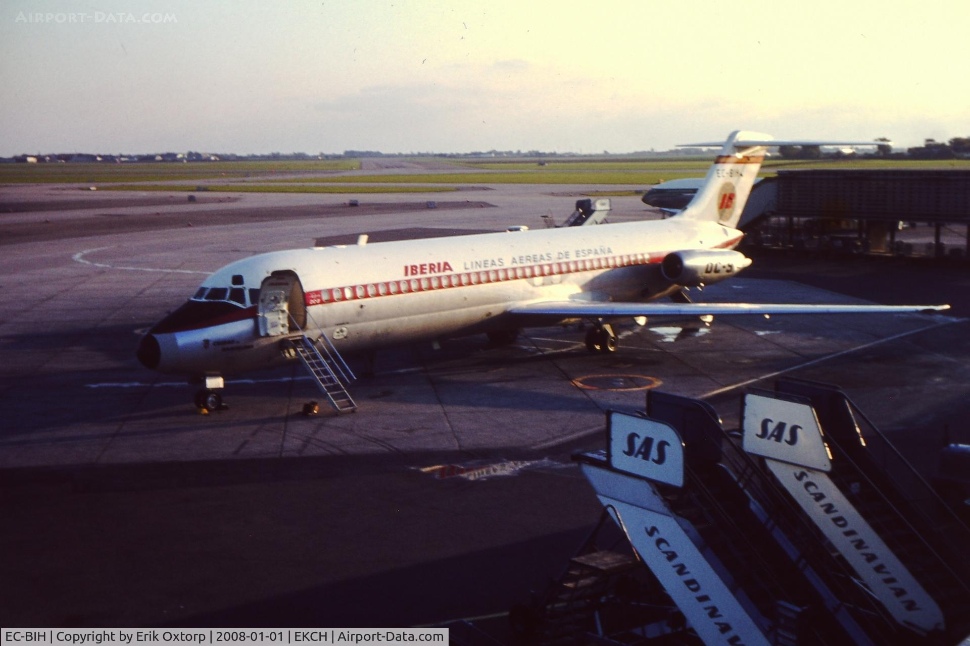 EC-BIH, 1967 Douglas DC-9-32 C/N 47076, EC-BIH at the terminal in CPH