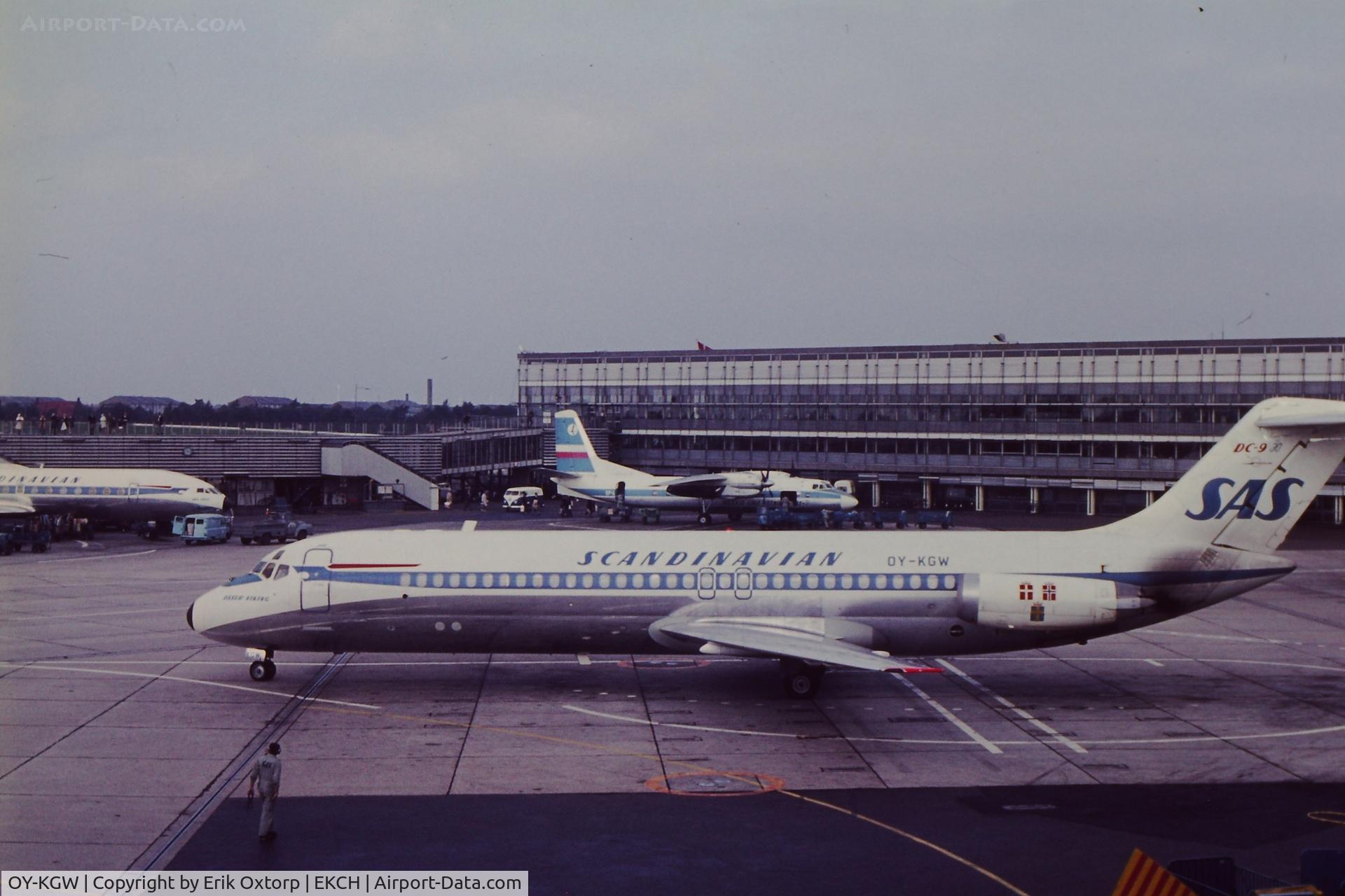 OY-KGW, 1967 Douglas DC-9-32 C/N 47113, OY-KGW at the terminal in CPH