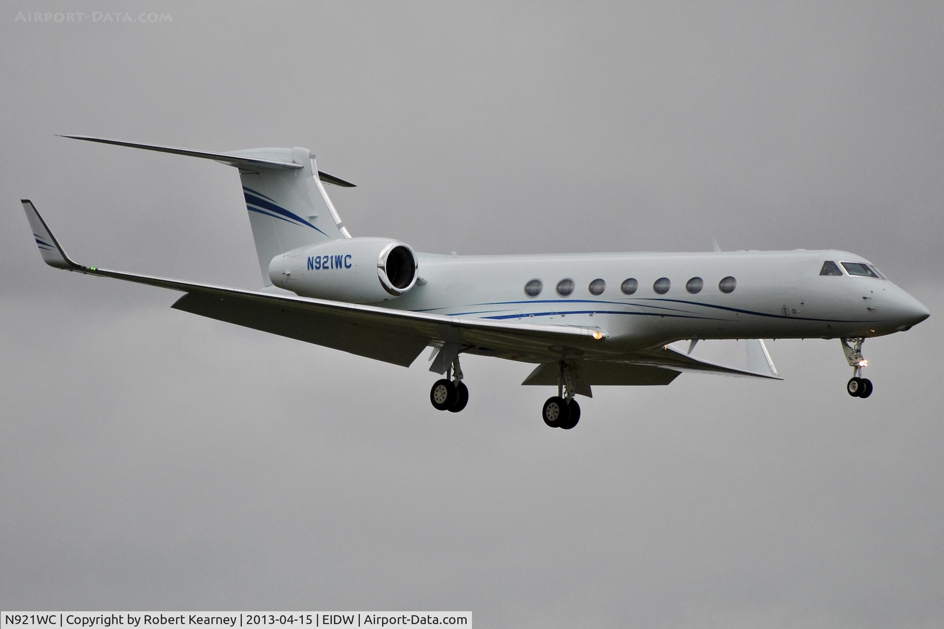 N921WC, 2003 Gulfstream Aerospace GV-SP (G550) C/N 5026, On short finals for r/w 16