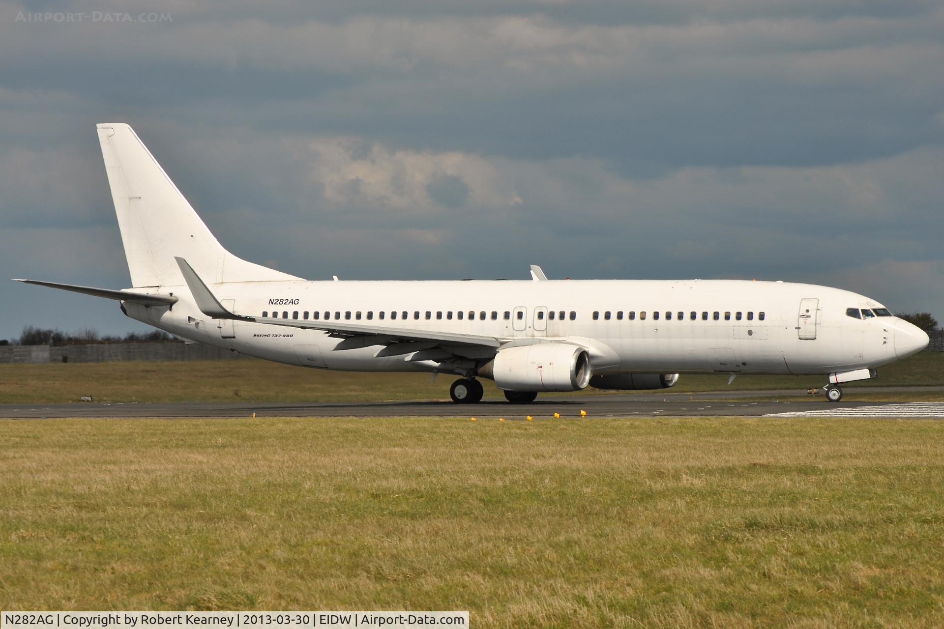 N282AG, 1999 Boeing 737-8Q8 C/N 28221, Lining up r/w 10