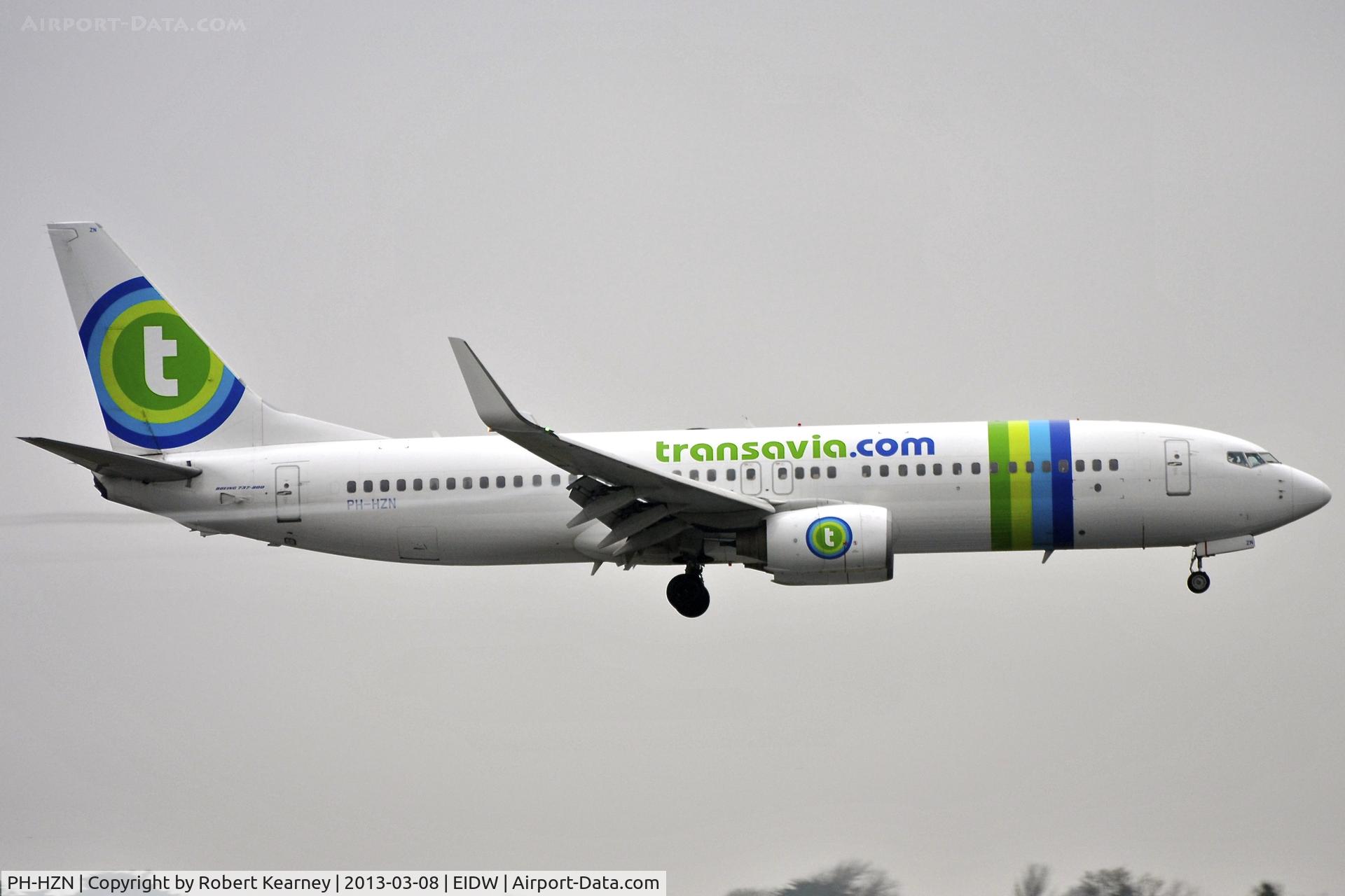 PH-HZN, 2004 Boeing 737-8K2 C/N 32943, On short finals for r/w 10