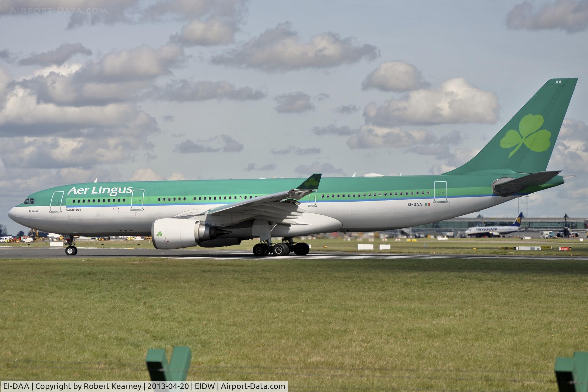 EI-DAA, 2001 Airbus A330-202 C/N 397, Lining up r/w 28