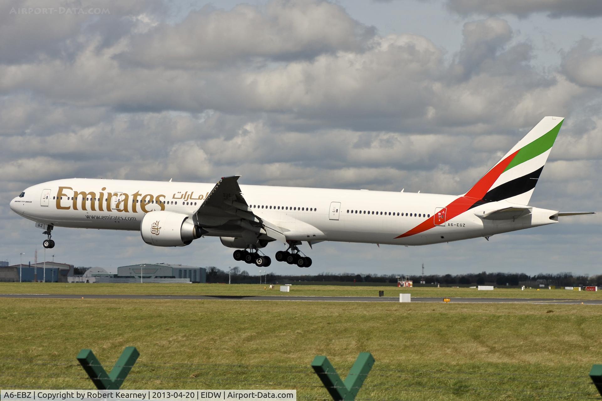 A6-EBZ, 2007 Boeing 777-31H/ER C/N 32713, About to touch down on r/w 28