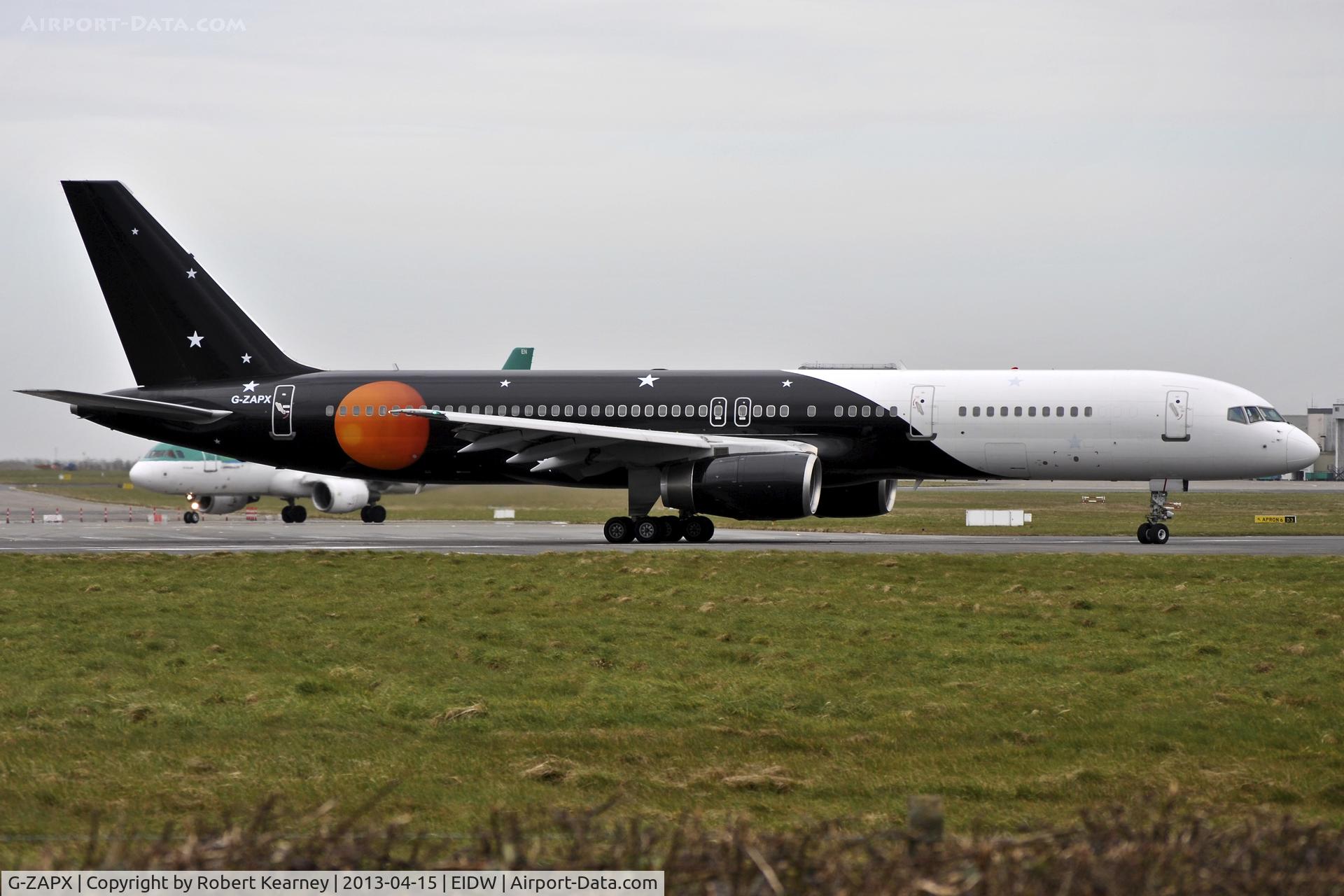 G-ZAPX, 2000 Boeing 757-256 C/N 29309, Lining up r/w 16