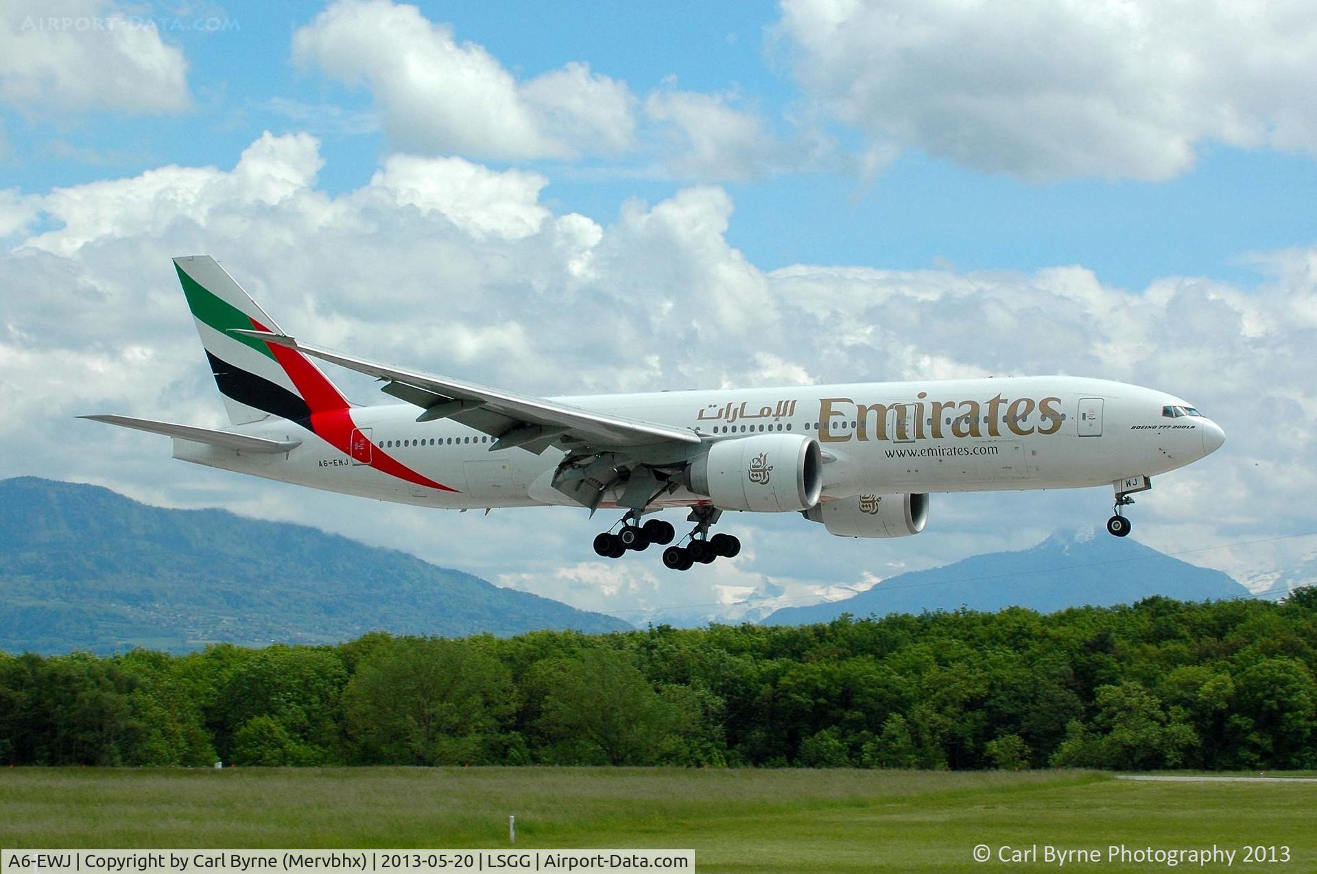 A6-EWJ, 2009 Boeing 777-21H/LR C/N 35590, Taken from the park at the 05 threshold.