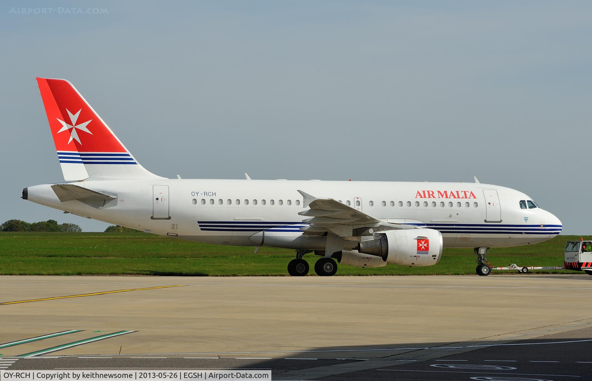 OY-RCH, 2004 Airbus A319-112 C/N 2186, Being towed to the spray shop !