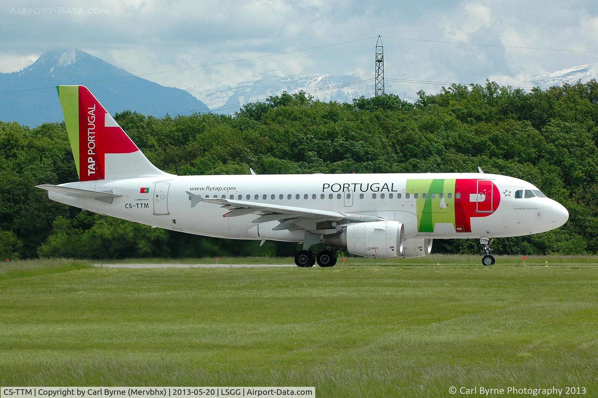 CS-TTM, 1999 Airbus A319-111 C/N 1106, Taken from the park at the 05 threshold.