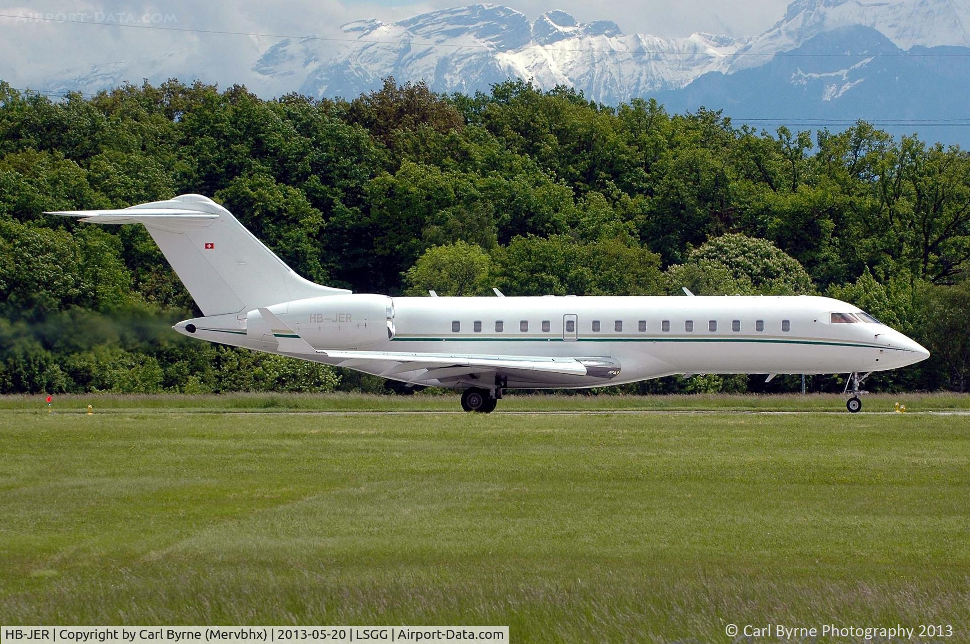 HB-JER, 1999 Bombardier BD-700-1A10 Global Express C/N 9017, Taken from the park at the 05 threshold.