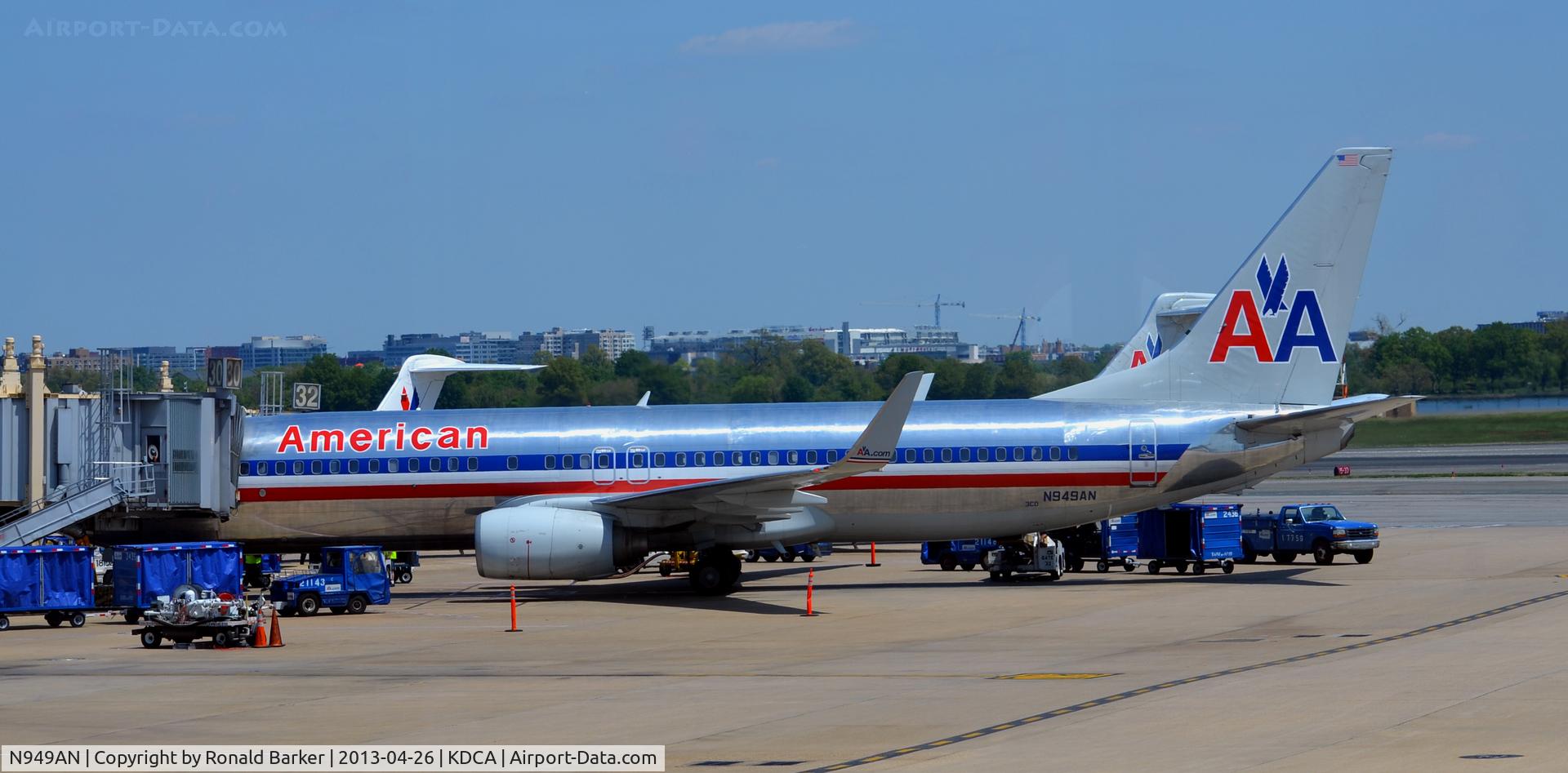 N949AN, 2000 Boeing 737-823 C/N 29537, DCA VA