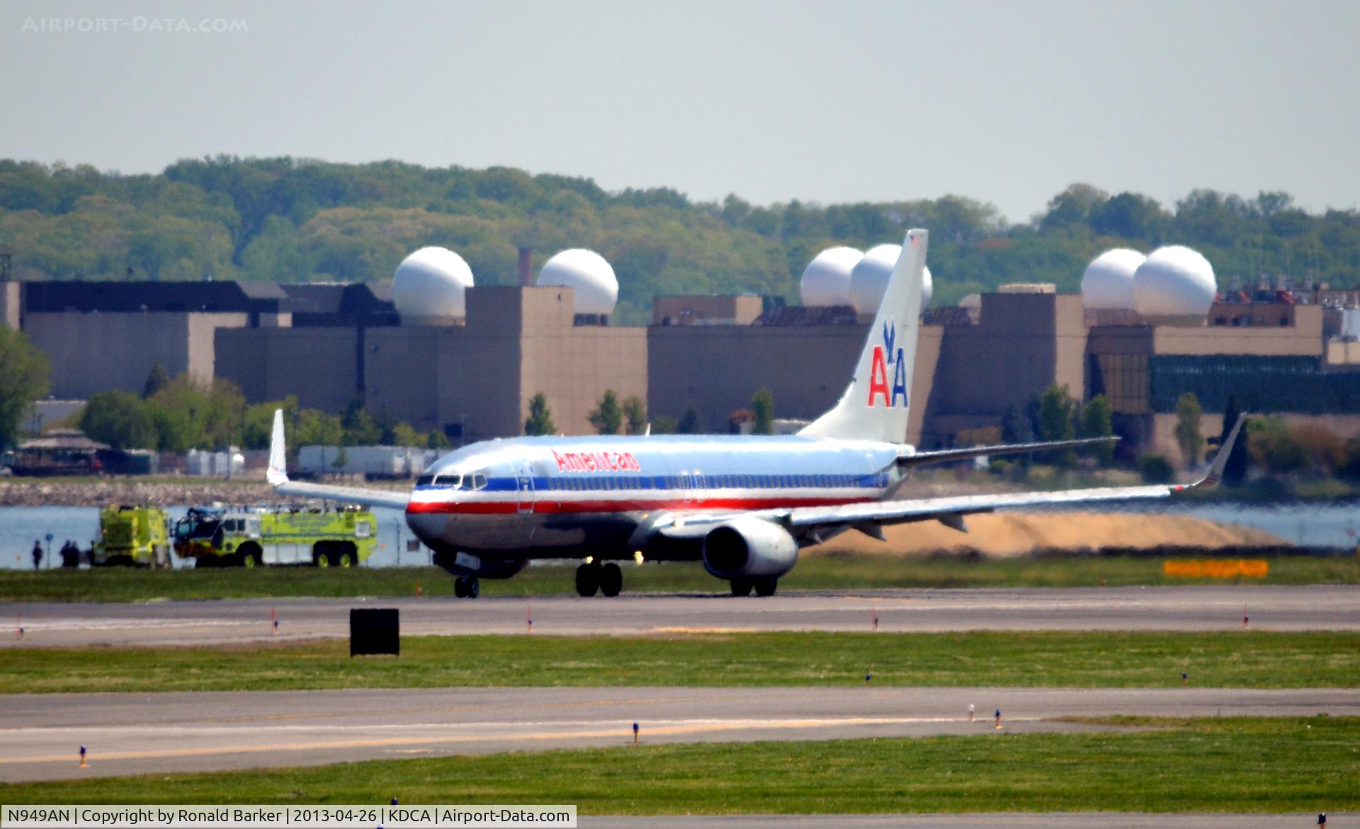 N949AN, 2000 Boeing 737-823 C/N 29537, Takeoff DCA