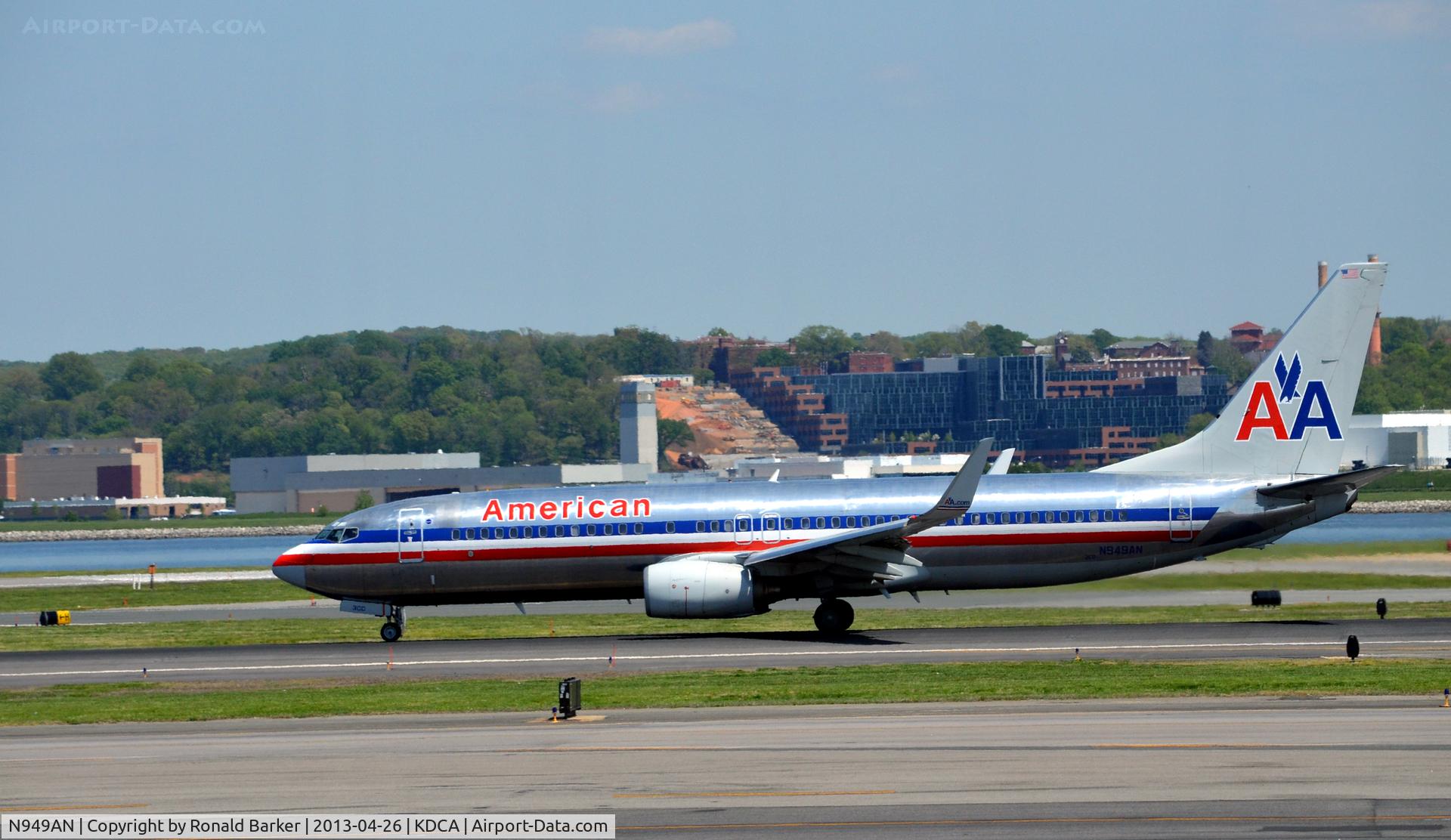 N949AN, 2000 Boeing 737-823 C/N 29537, Takeoff roll  DCA